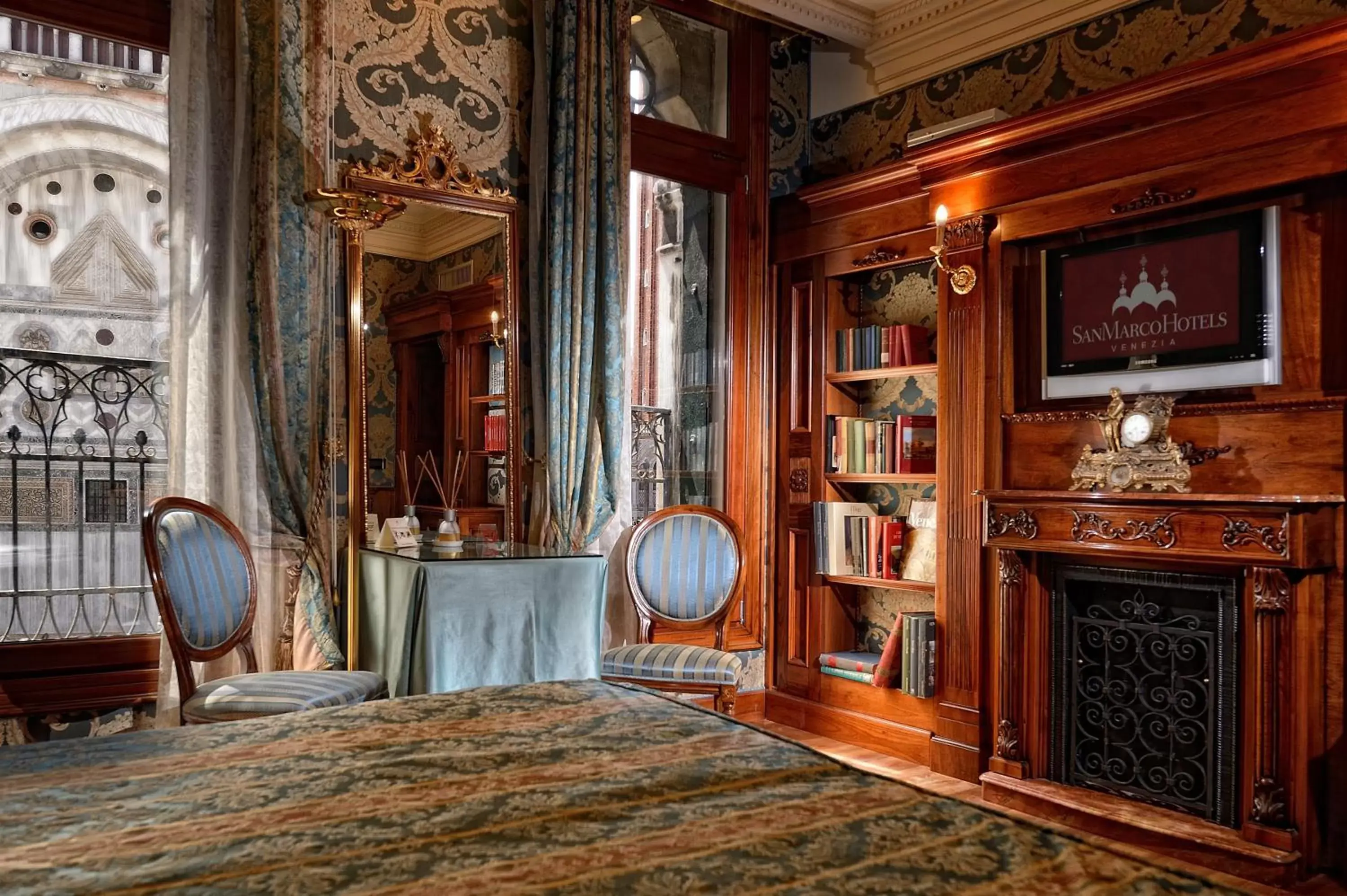 Bedroom in Bellevue Luxury Rooms - San Marco Luxury