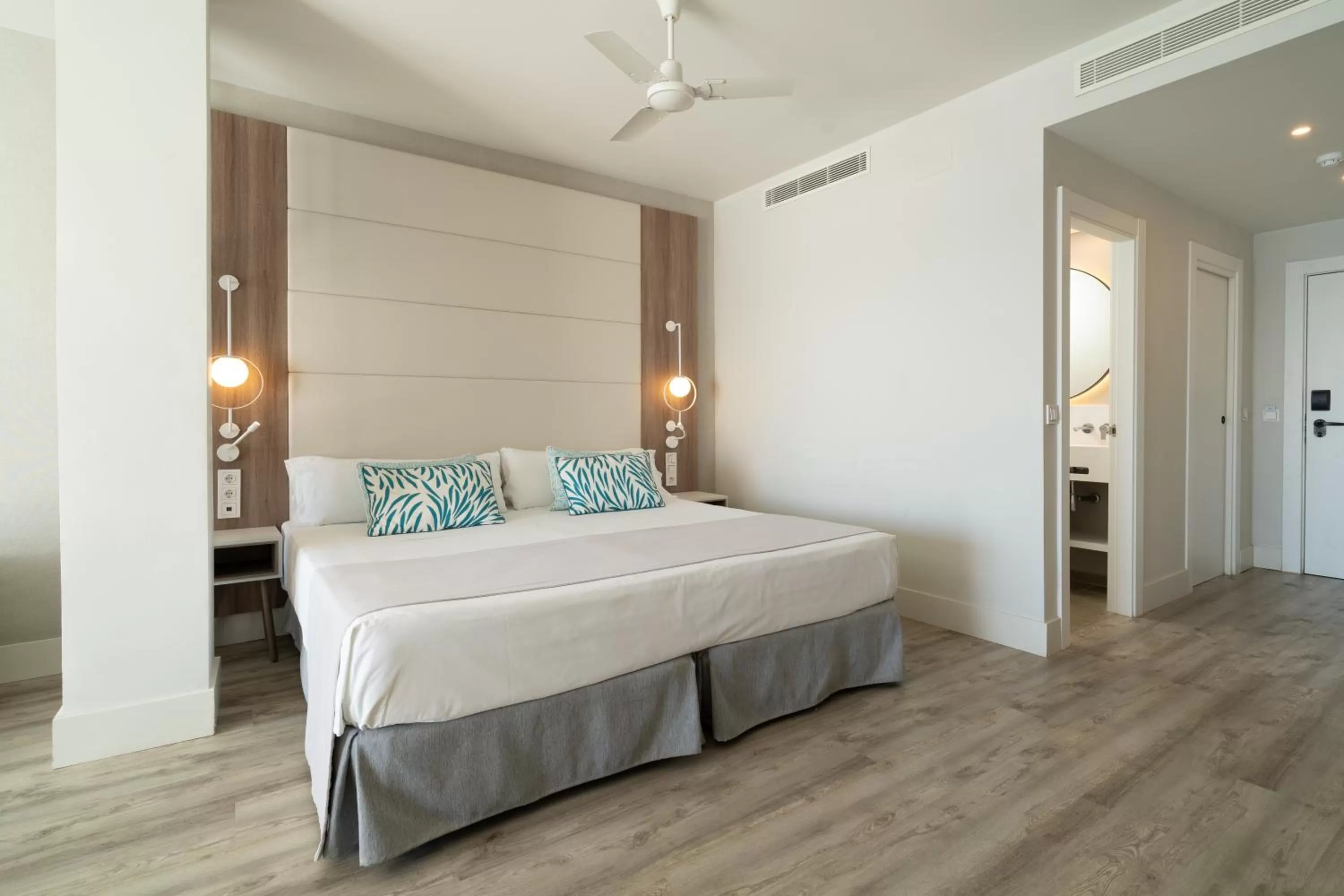 Bedroom, Bed in Hotel Benalma Costa del Sol