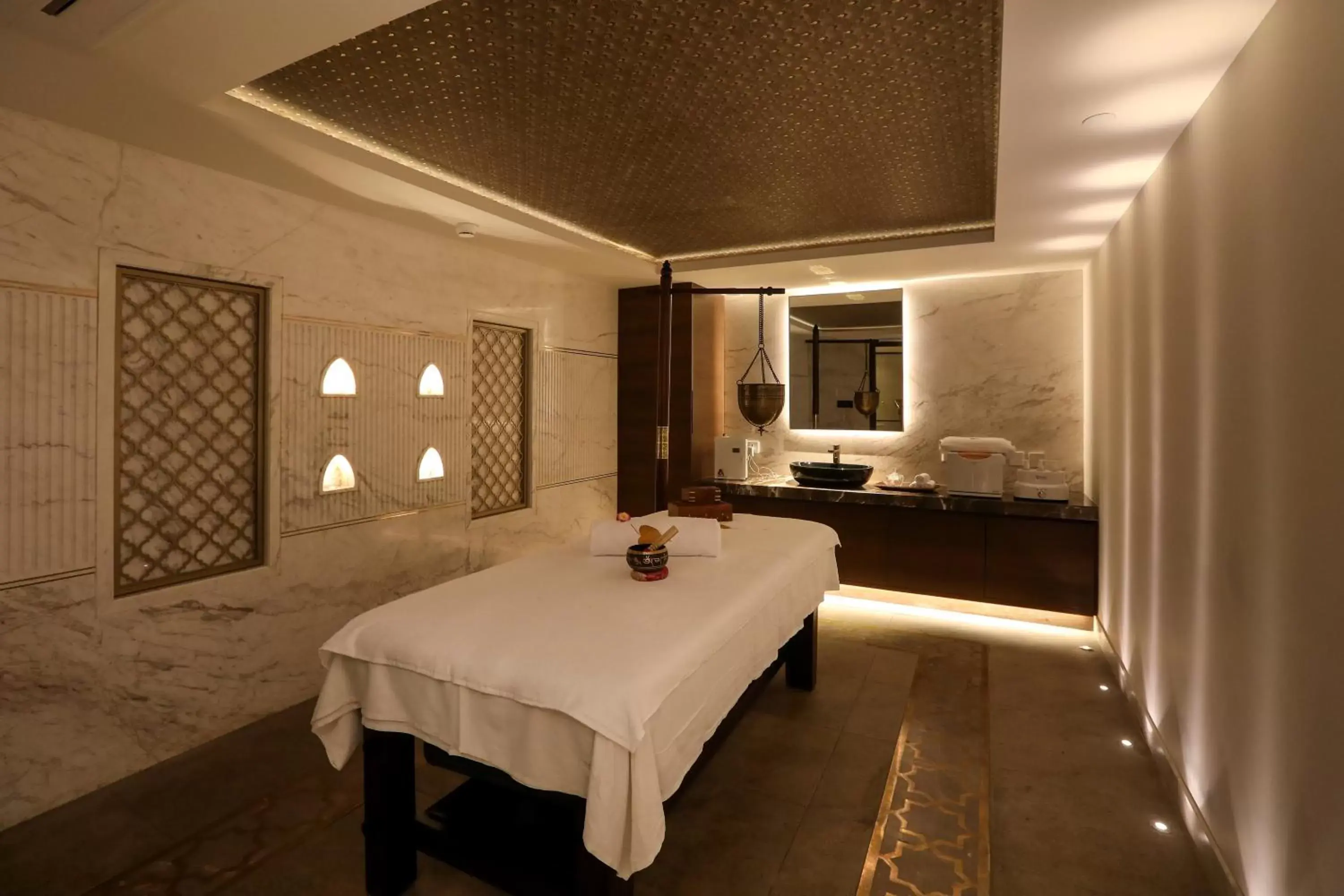 Spa and wellness centre/facilities, Bathroom in Radisson Blu Hotel GRT, Chennai International Airport