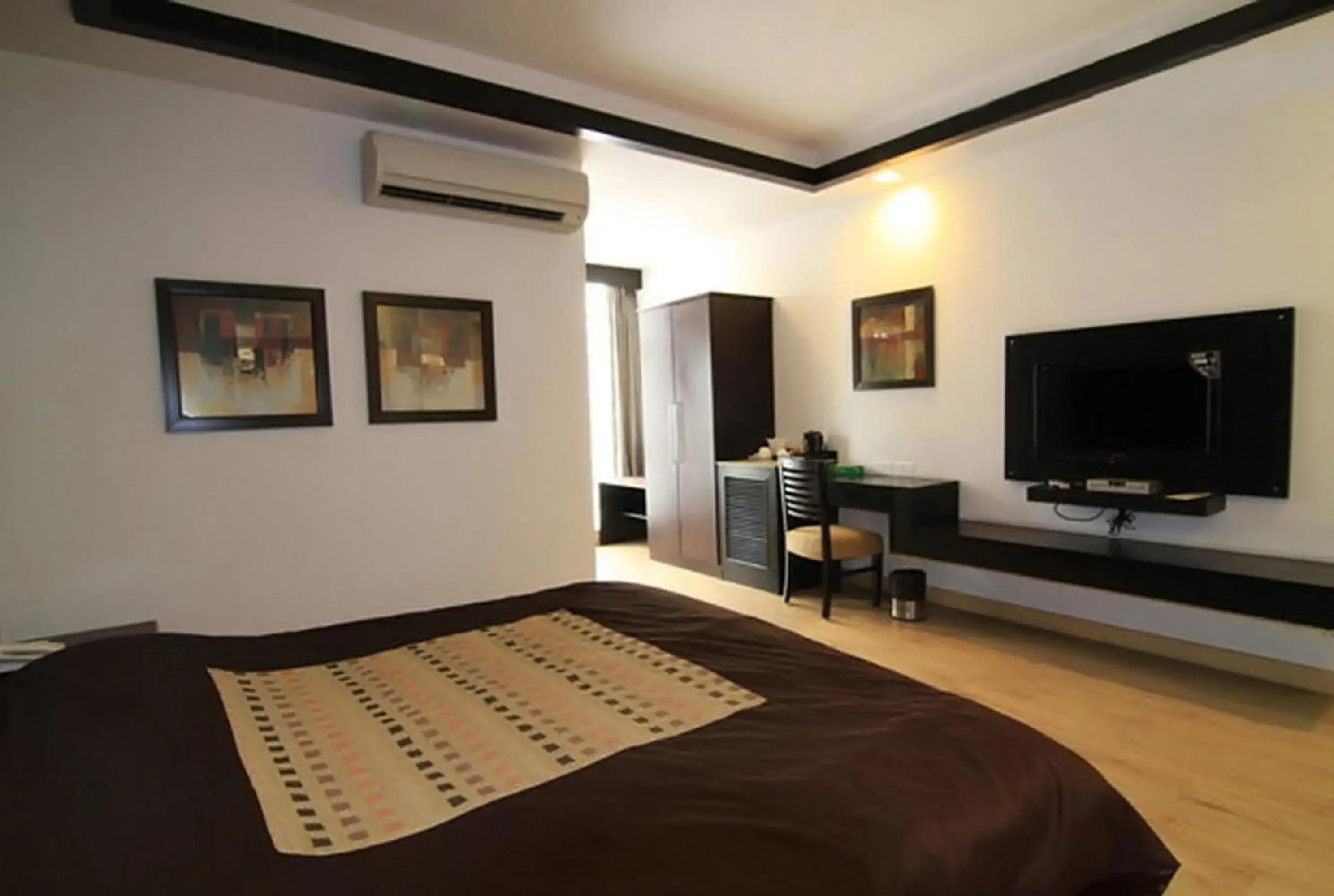 TV and multimedia, Bed in Rainbow Residency TV and multimedia, Bed in Rainbow Residency