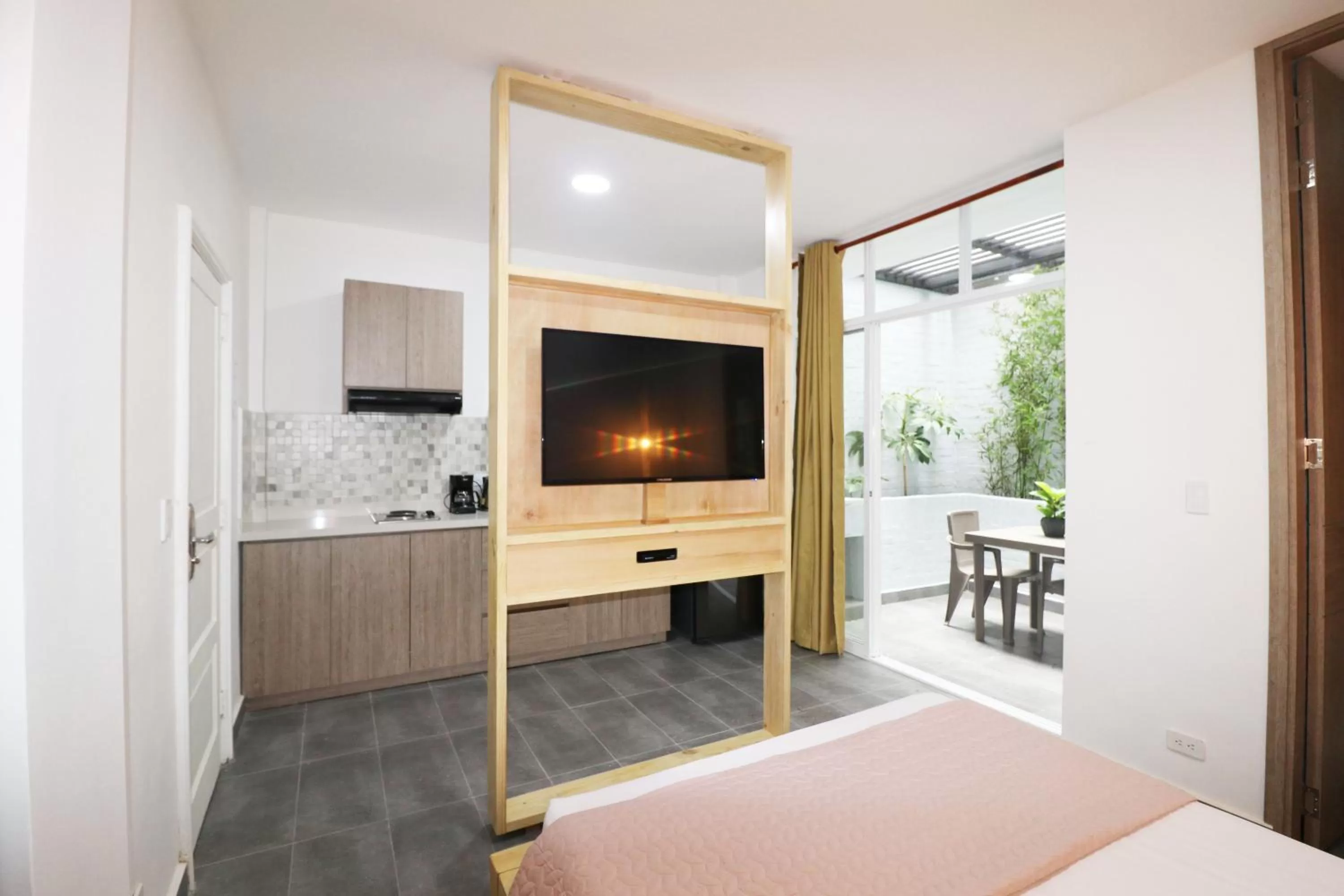 TV/Entertainment Center in 554 Apartments