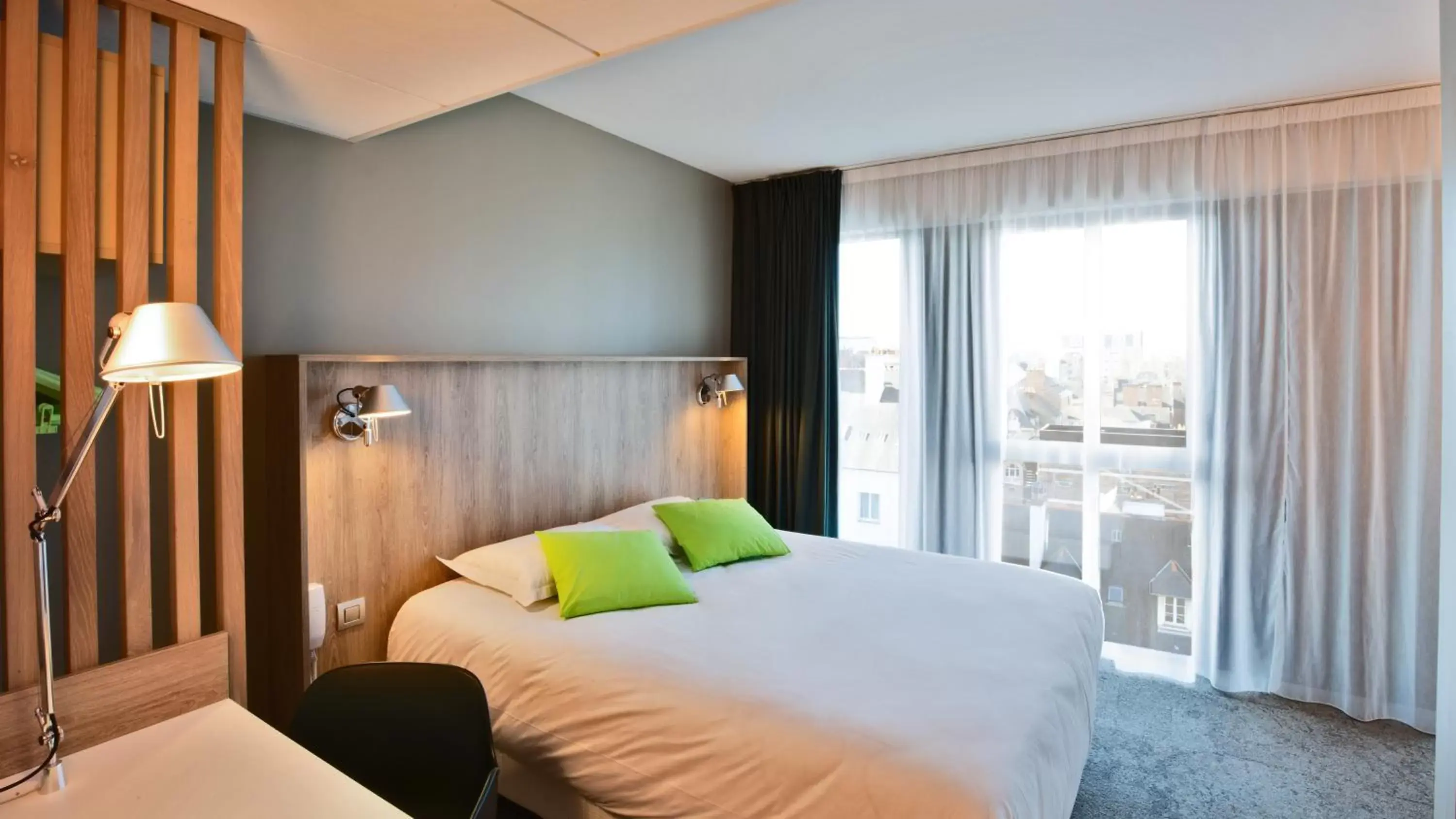 Photo of the whole room, Bed in Campanile Rennes Centre - Gare