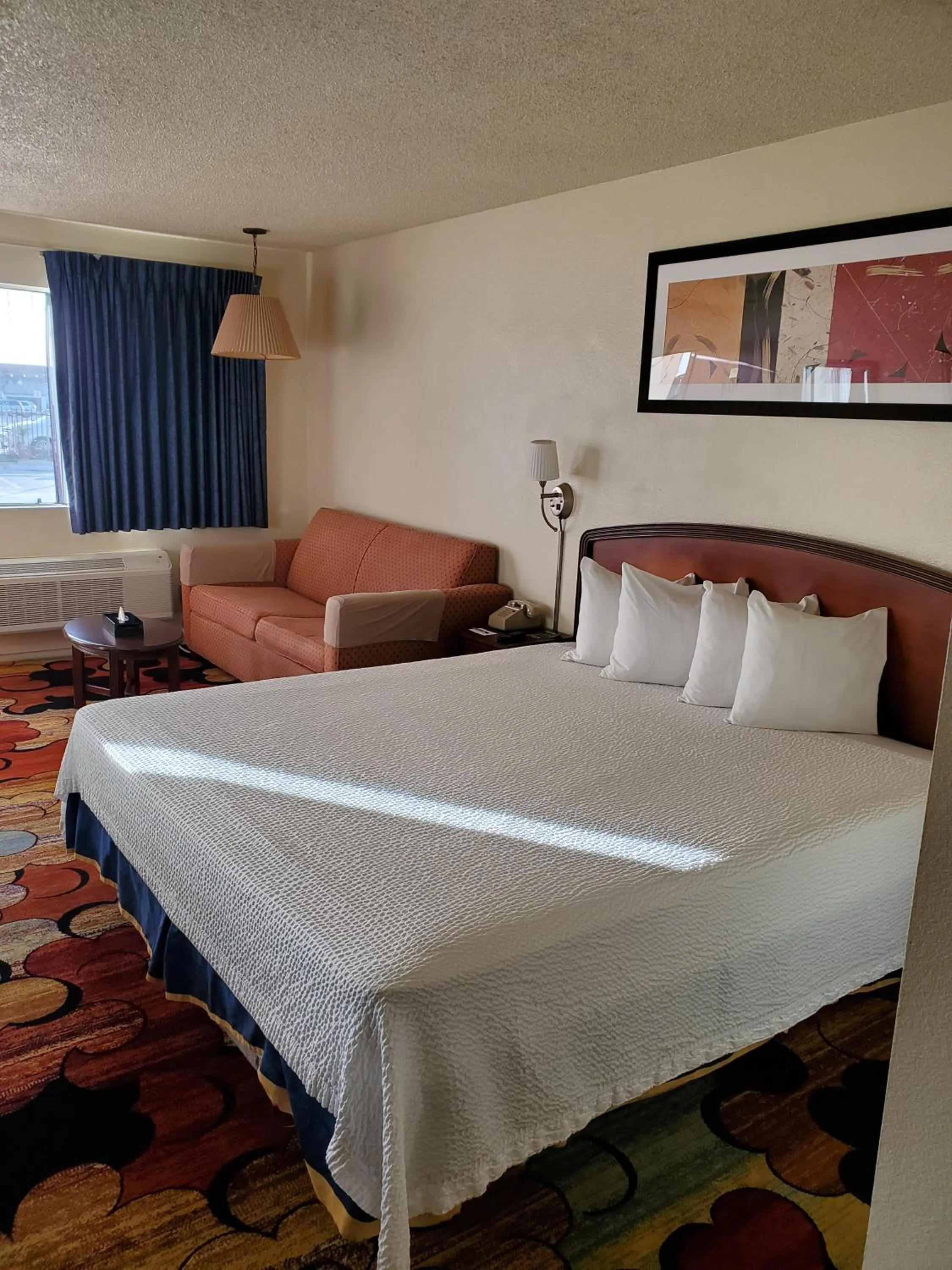 Bed in Eunice Plaza Motel