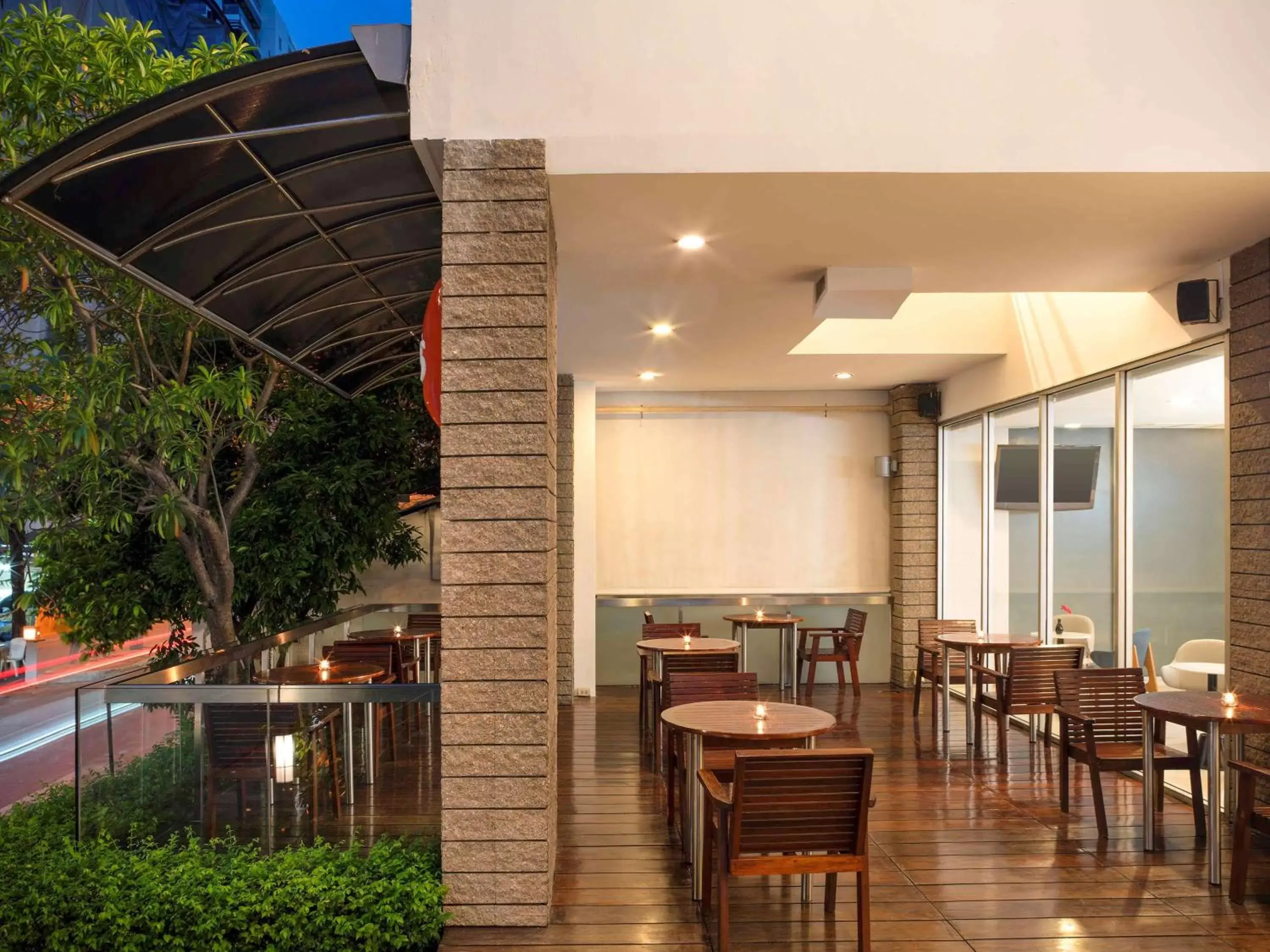 Lounge or bar, Restaurant/Places to Eat in ibis Bangkok Sathorn