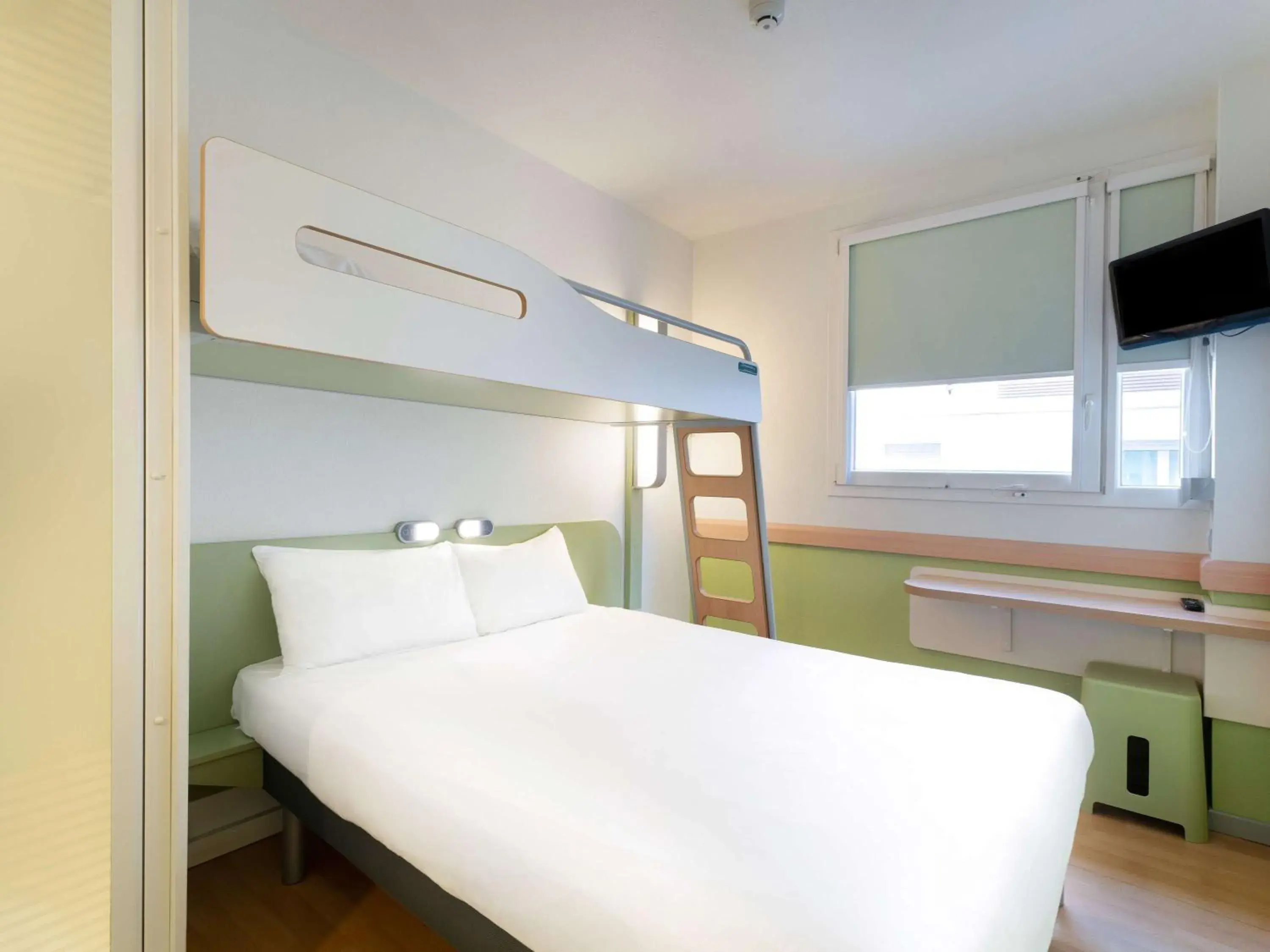 Bedroom, Bed in Ibis Budget Madrid Centro Las Ventas