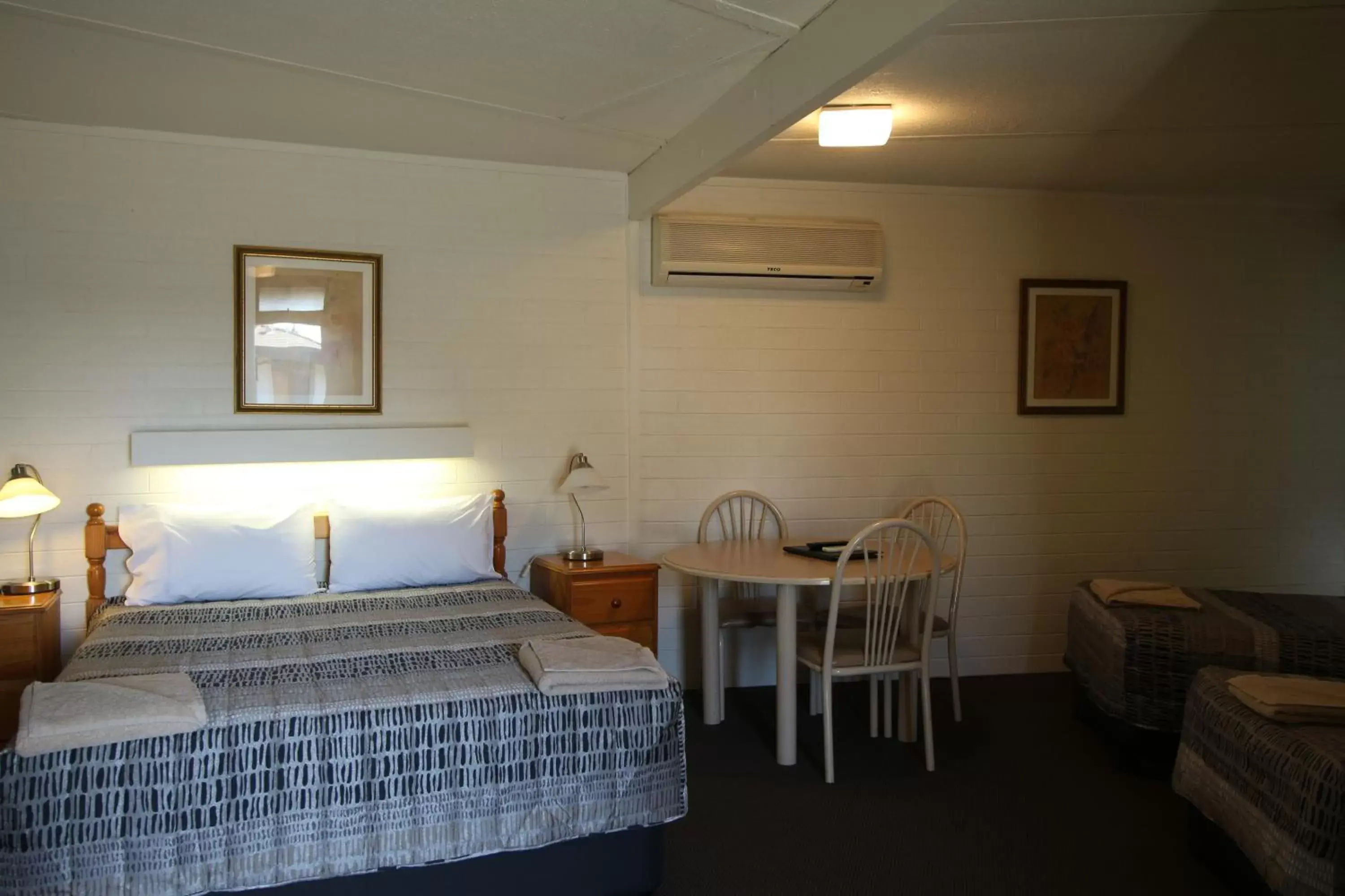 Bed in Cobram Colonial Motor Inn