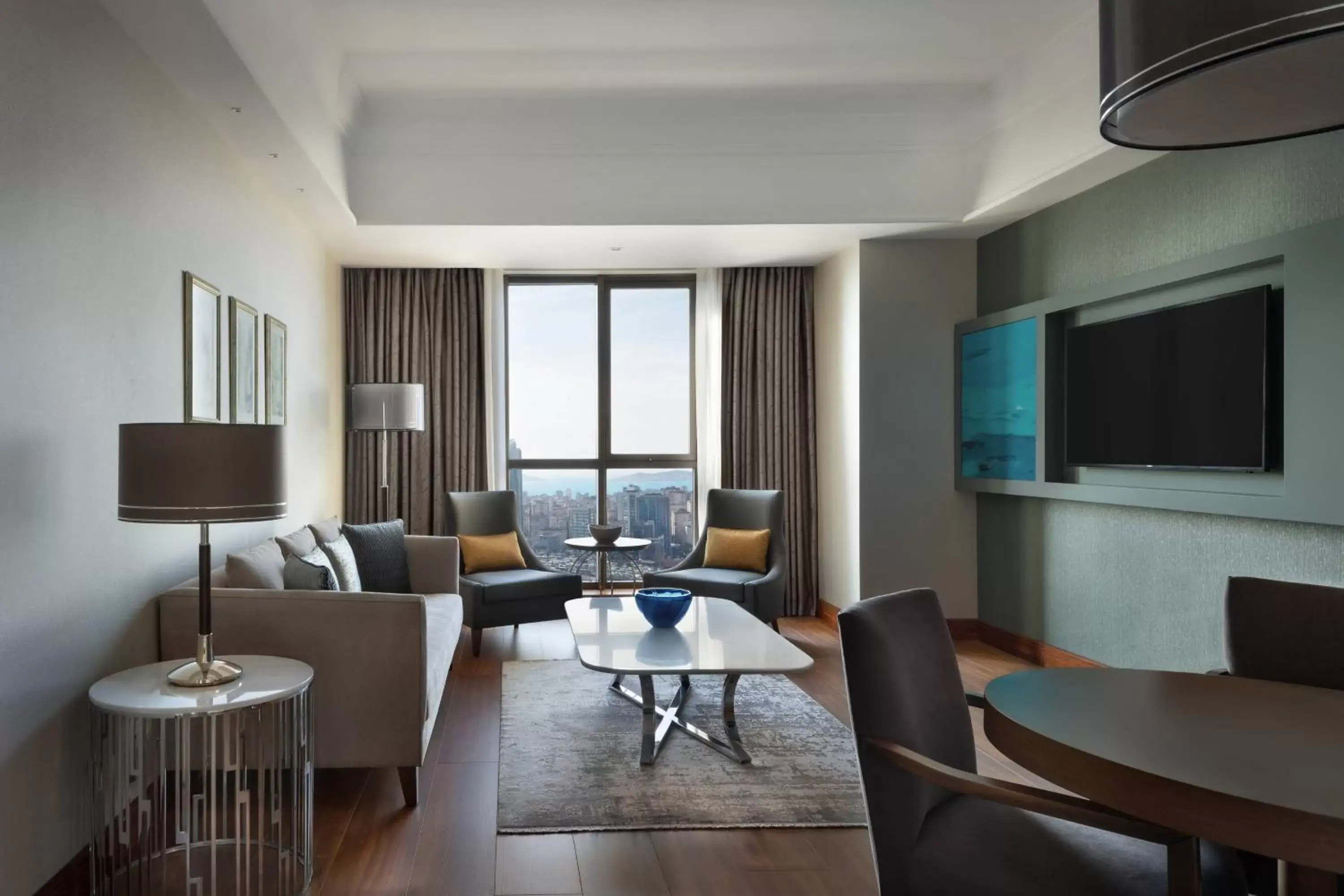 Living room, TV/Entertainment Center in Istanbul Marriott Hotel Asia