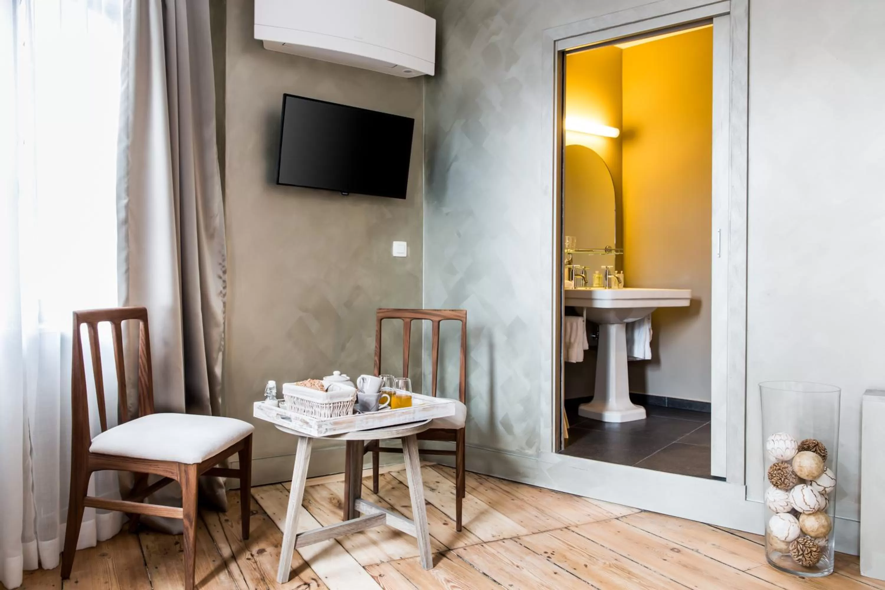 Photo of the whole room in BnB City