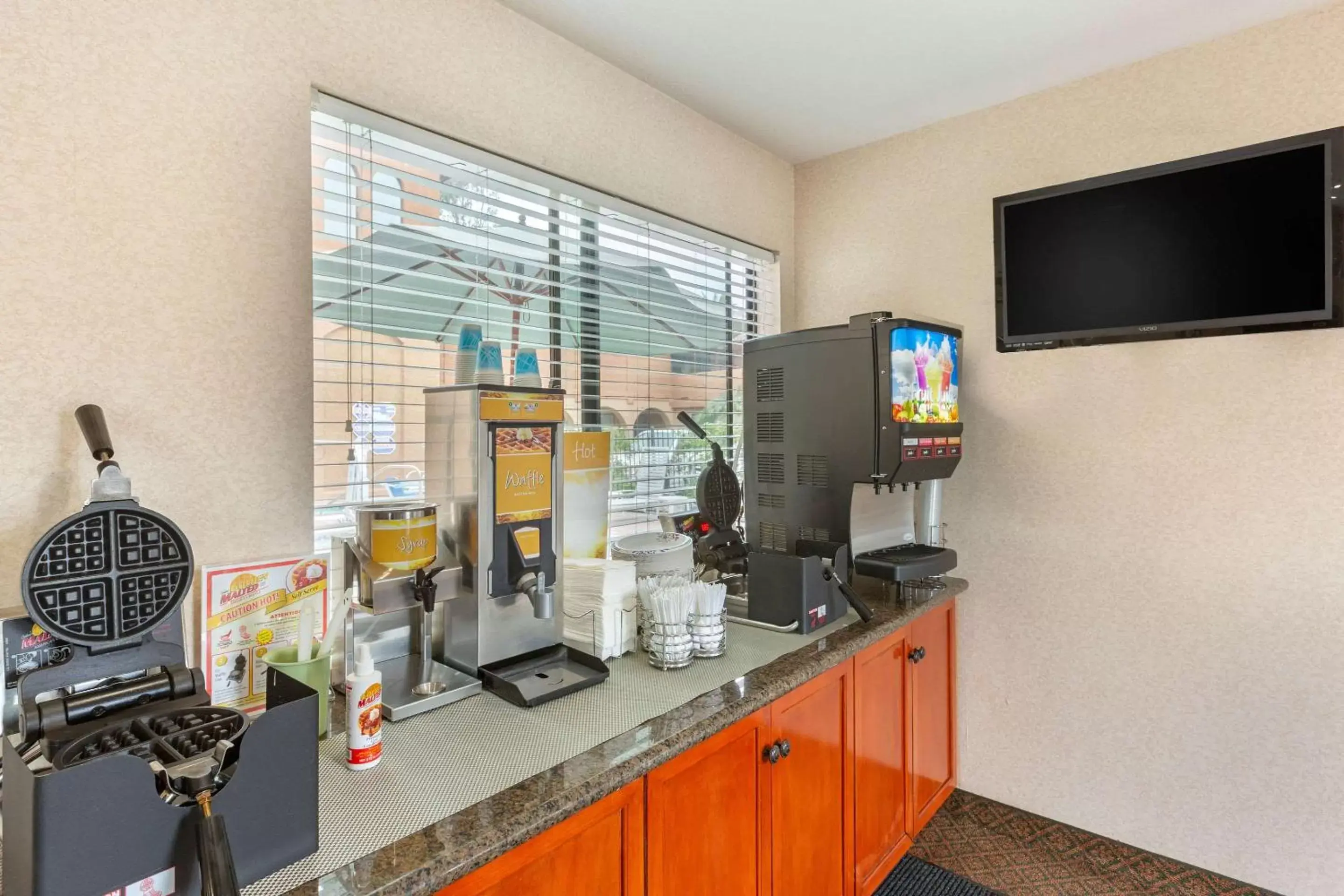 Restaurant/places to eat in Quality Inn & Suites Oceanside Near Camp Pendleton