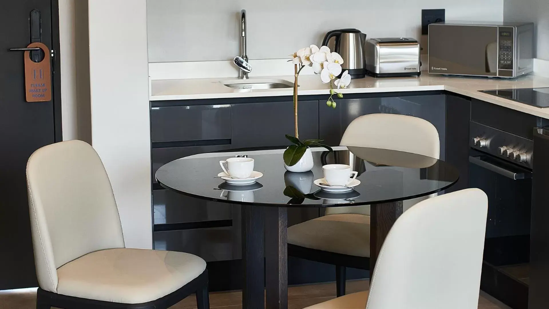 Coffee/tea facilities, Dining Area in The Catalyst Apartment Hotel by NEWMARK