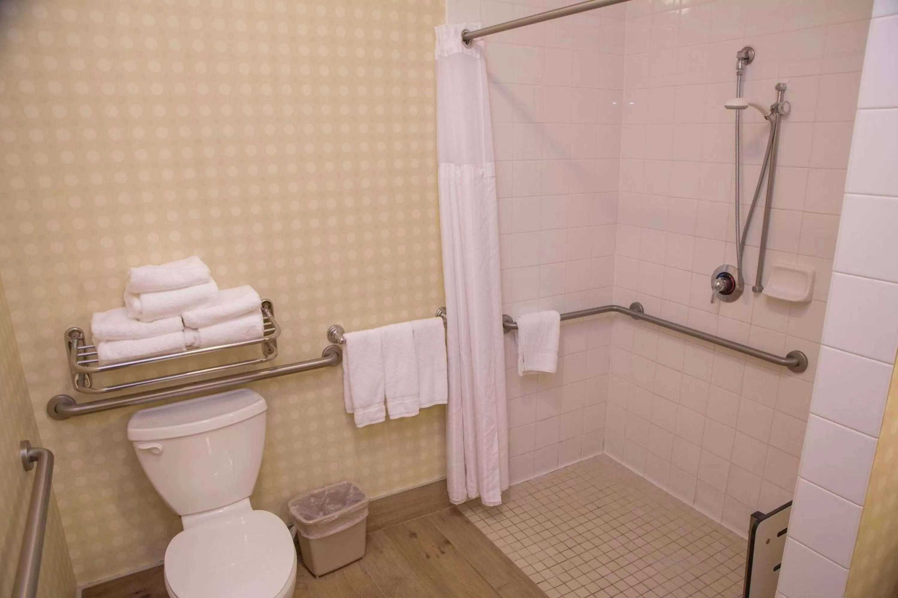 Bathroom in Hilton Garden Inn Montebello / Los Angeles