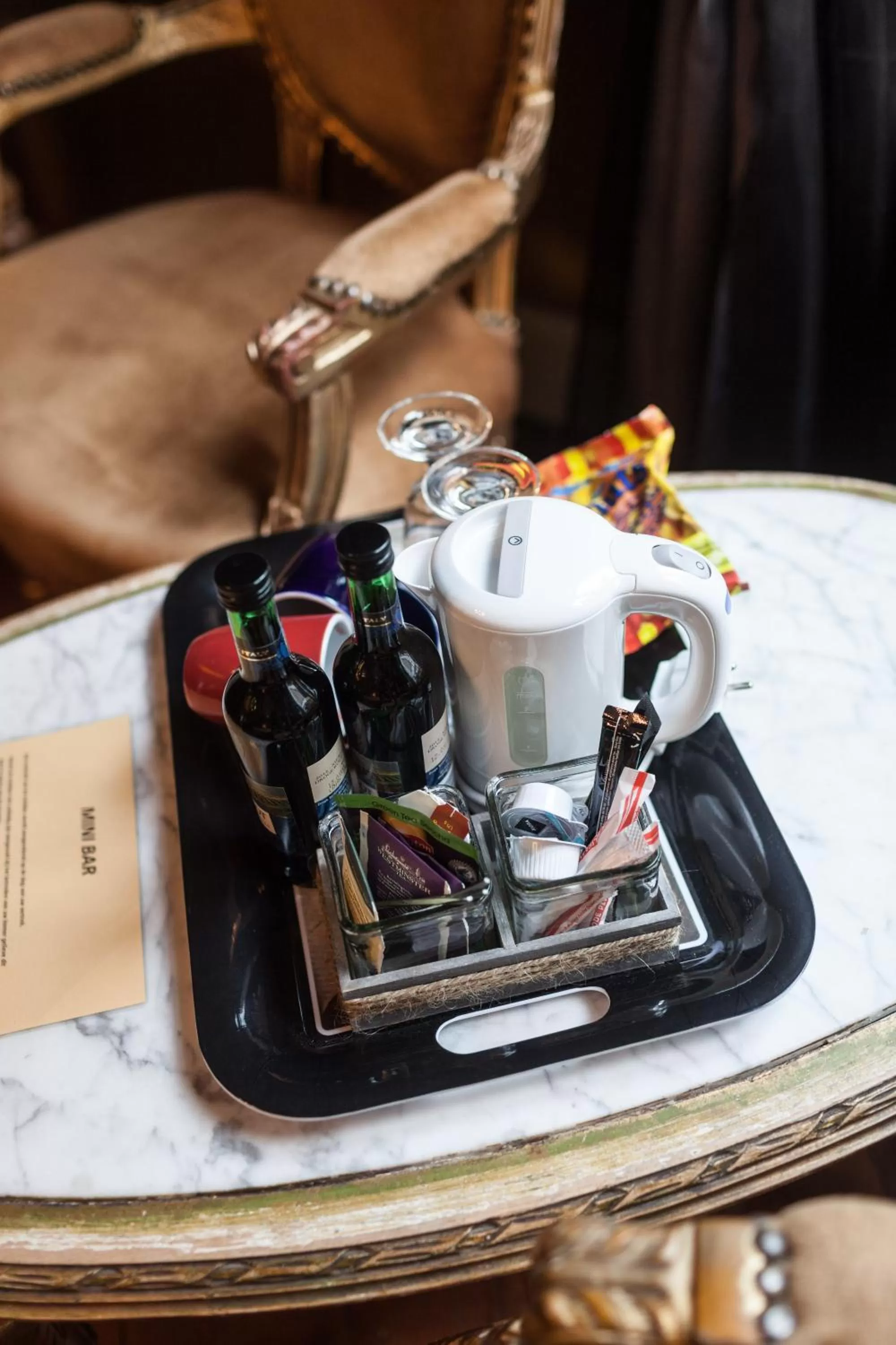 Coffee/tea facilities in Hotel Diamonds and Pearls