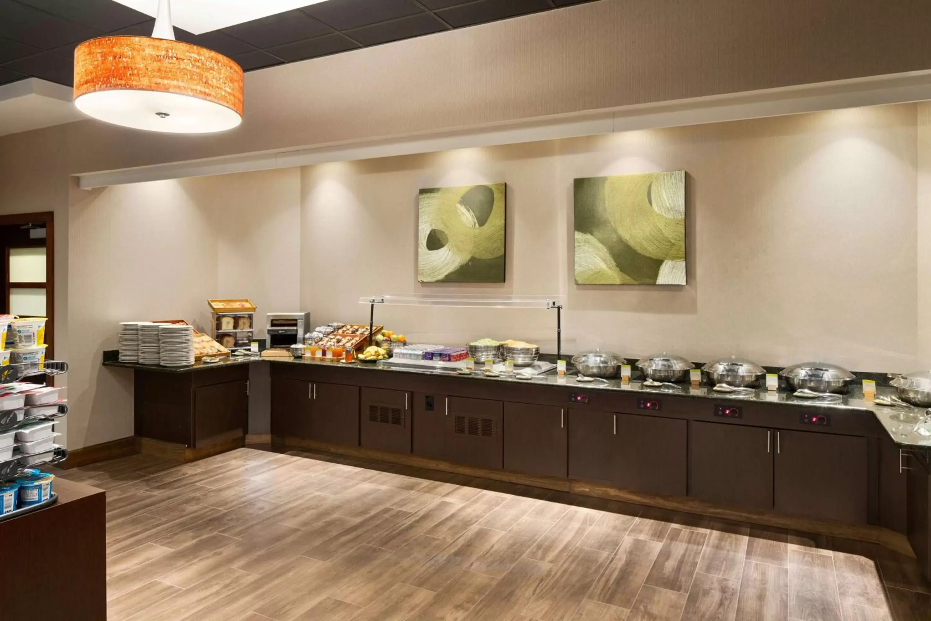 Restaurant/Places to Eat in DoubleTree by Hilton Hotel & Executive Meeting Center Somerset