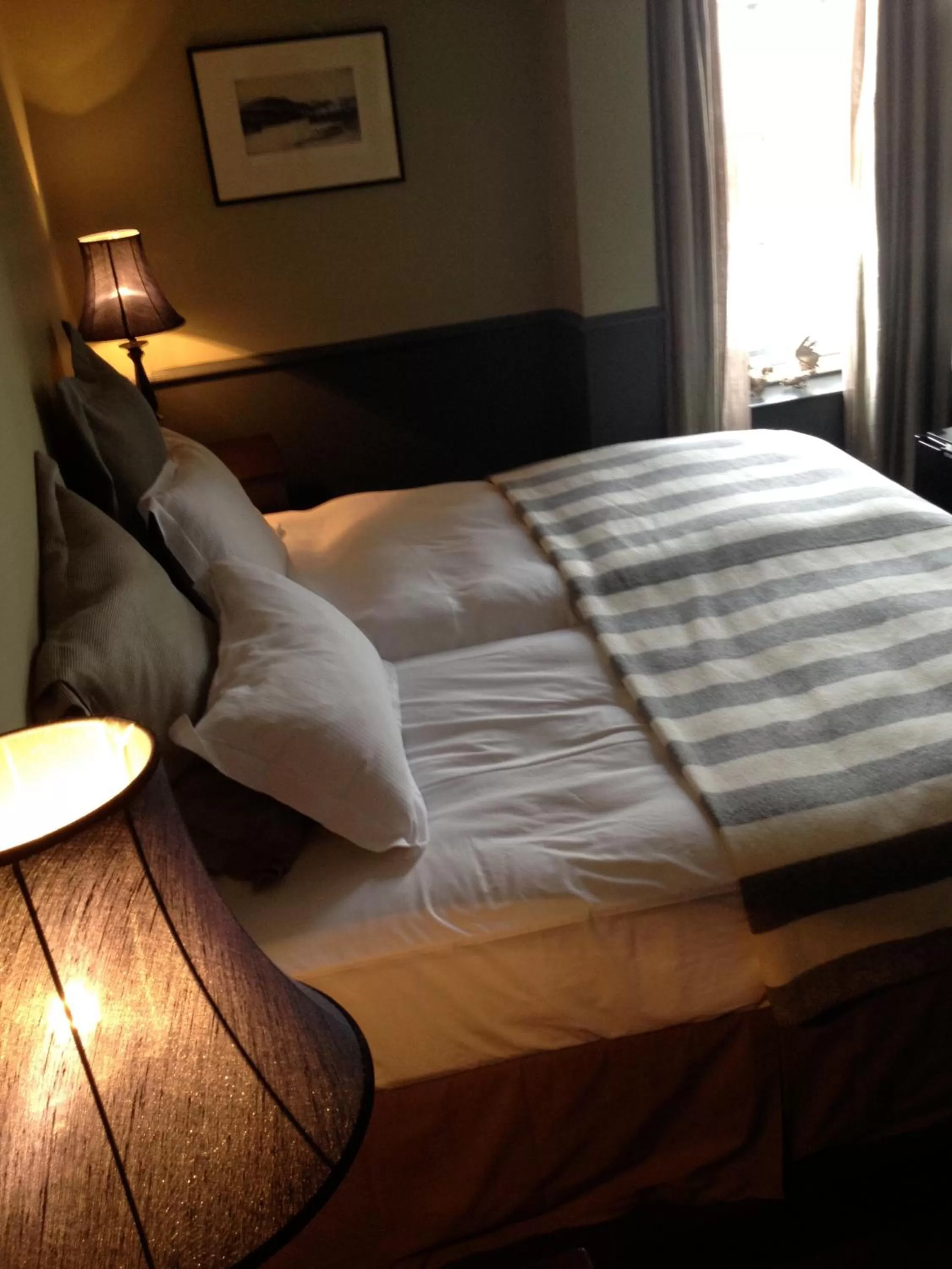 Bed in The Crown And Thistle, Abingdon