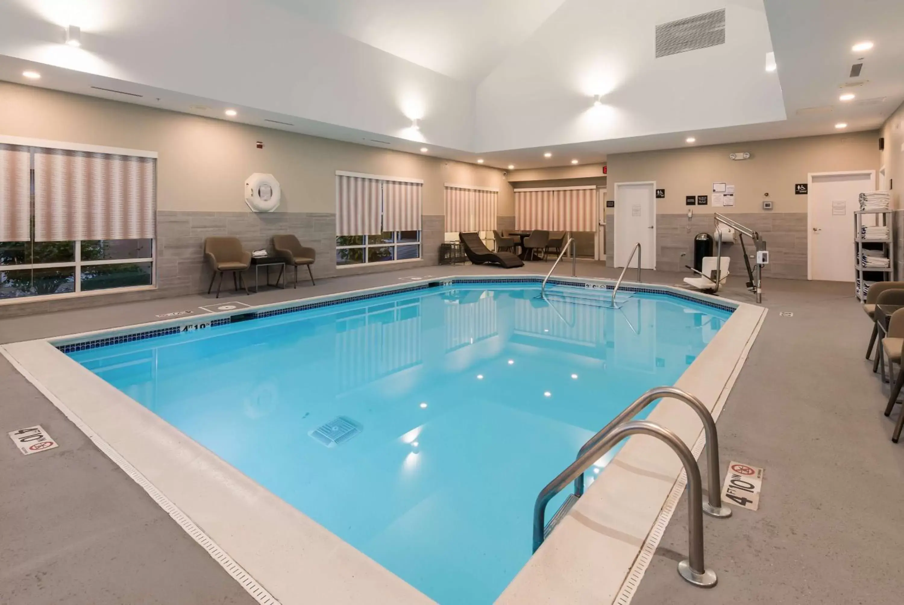 Pool view, Swimming Pool in Hampton Inn & Suites Chicago-Hoffman Estates