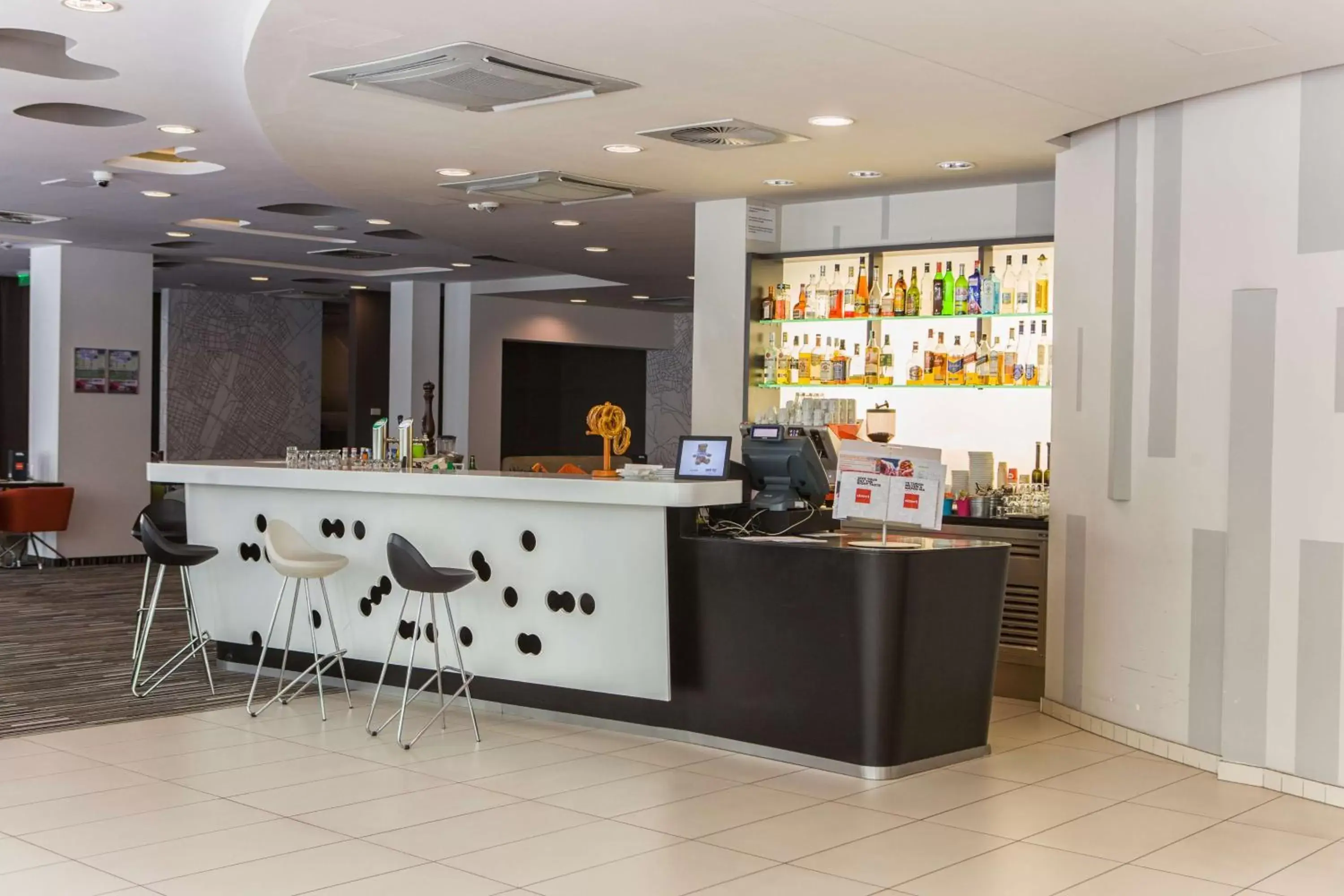 Lounge or bar, Lobby/Reception in Park Inn By Radisson Budapest