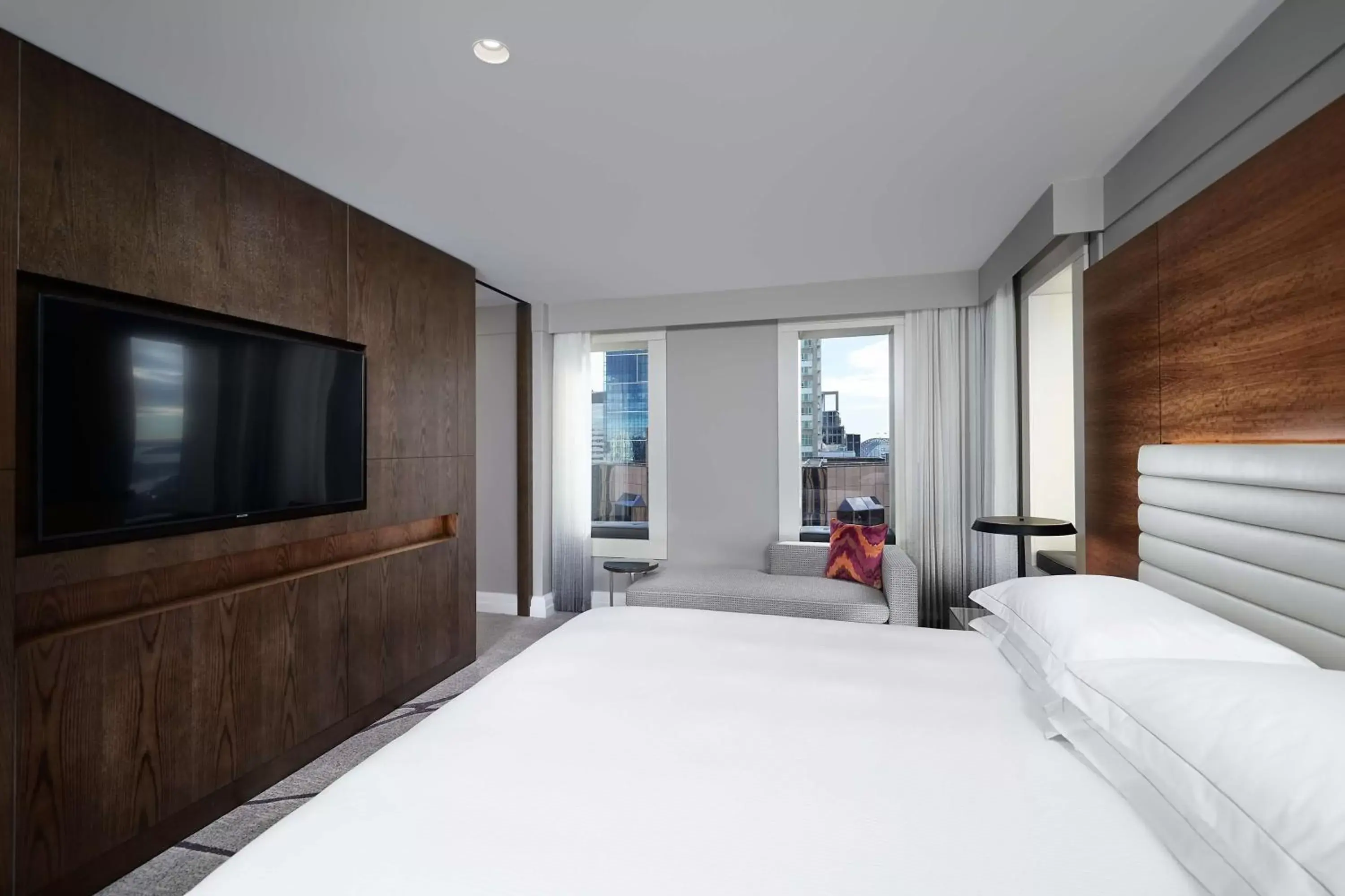 Bed, TV/Entertainment Center in Hilton Sydney