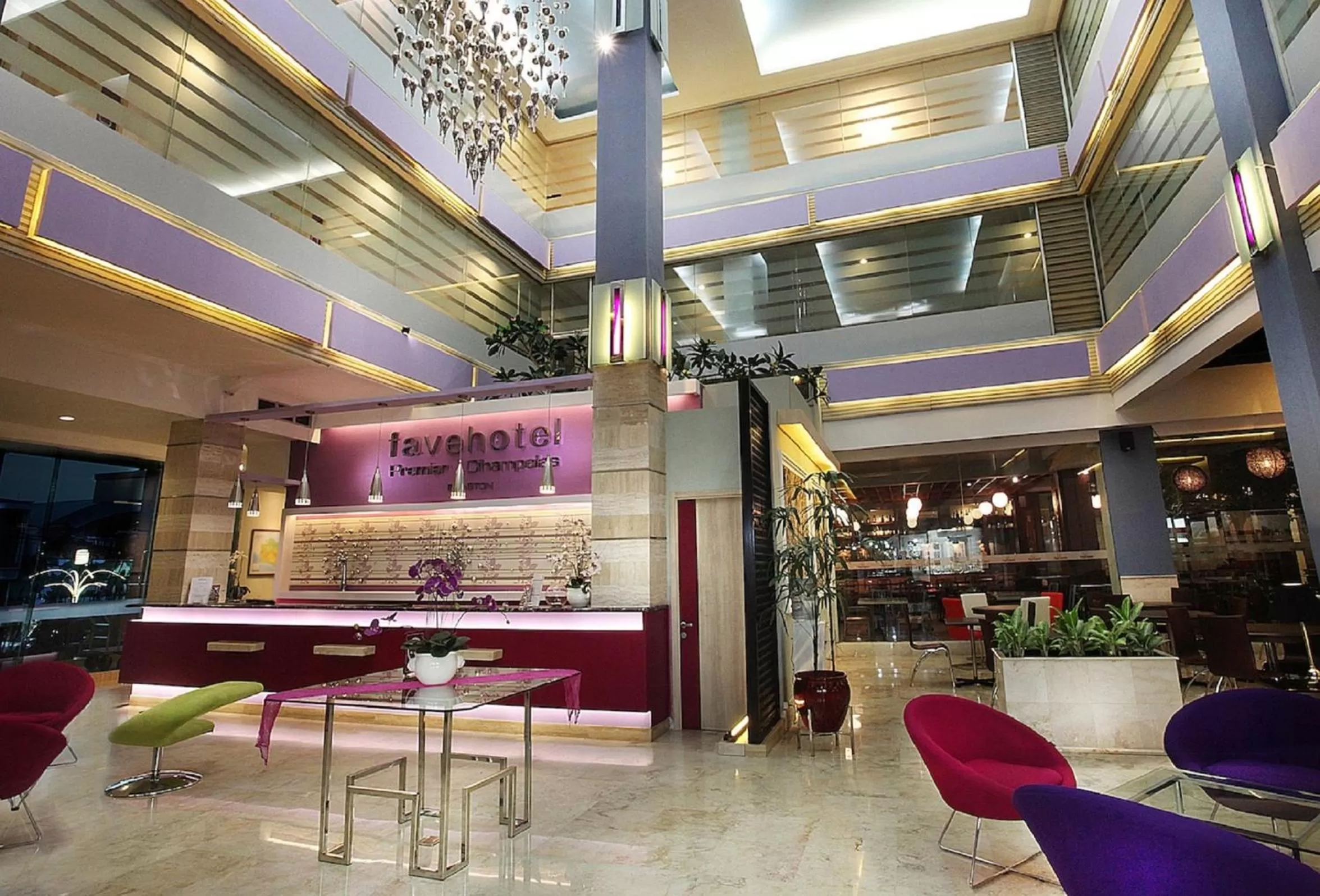 Facade/entrance in favehotel Premier Cihampelas