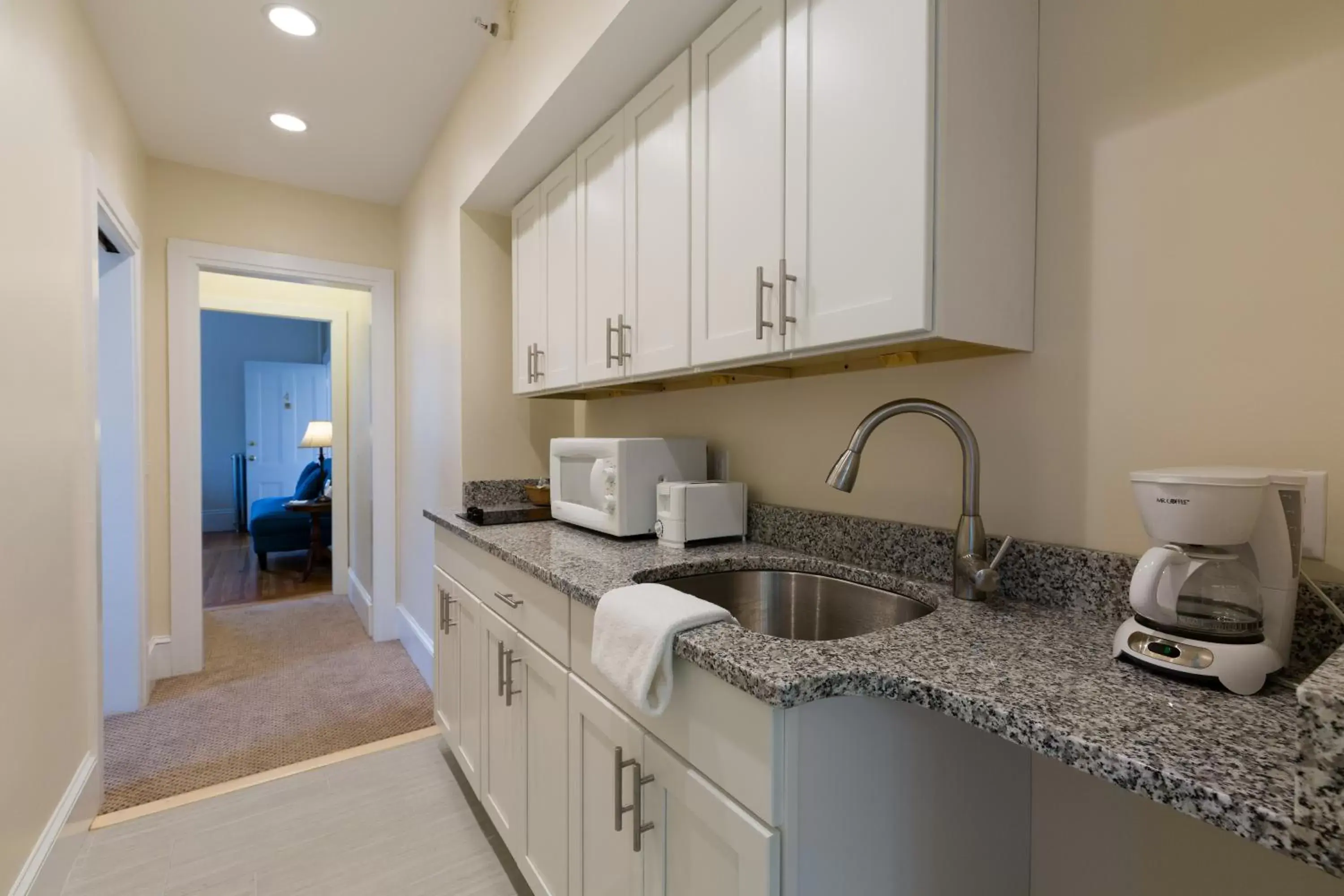 Kitchen or kitchenette, Kitchen/Kitchenette in The Salem Inn