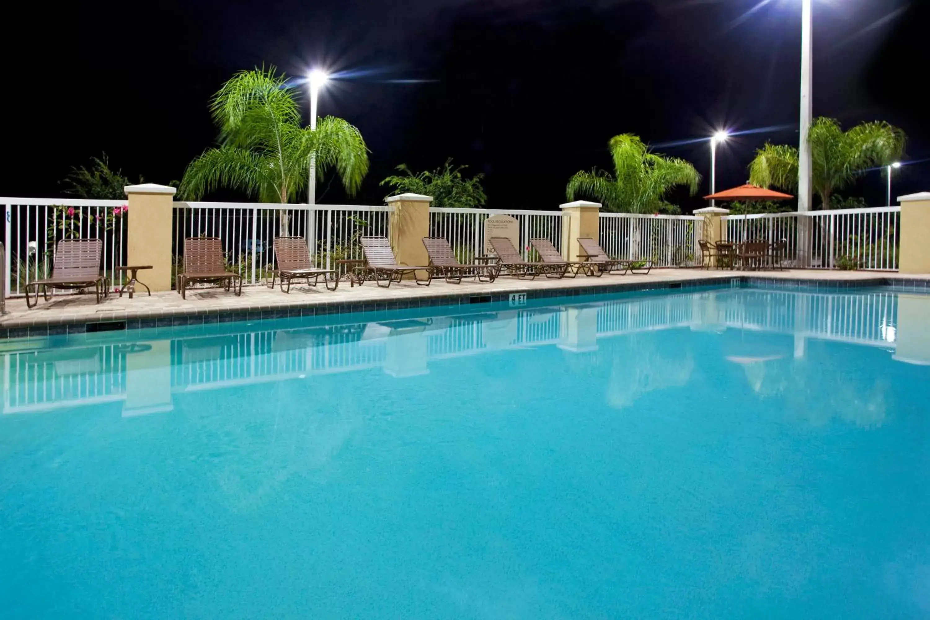 Swimming pool in Holiday Inn Hotel & Suites - Orange Park - Wells Rd. Swimming pool in Holiday Inn Hotel & Suites - Orange Park - Wells Rd.