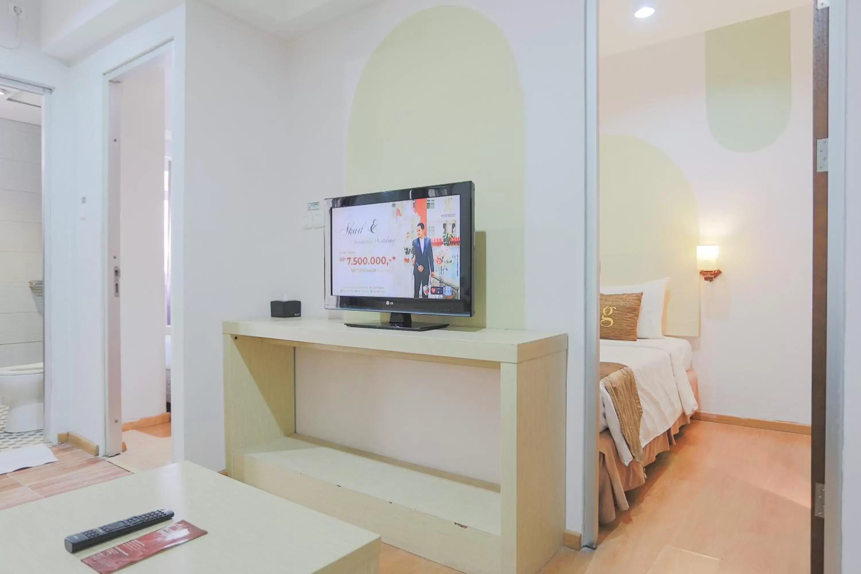 TV and multimedia, TV/Entertainment Center in Hotel Gunawangsa Manyar