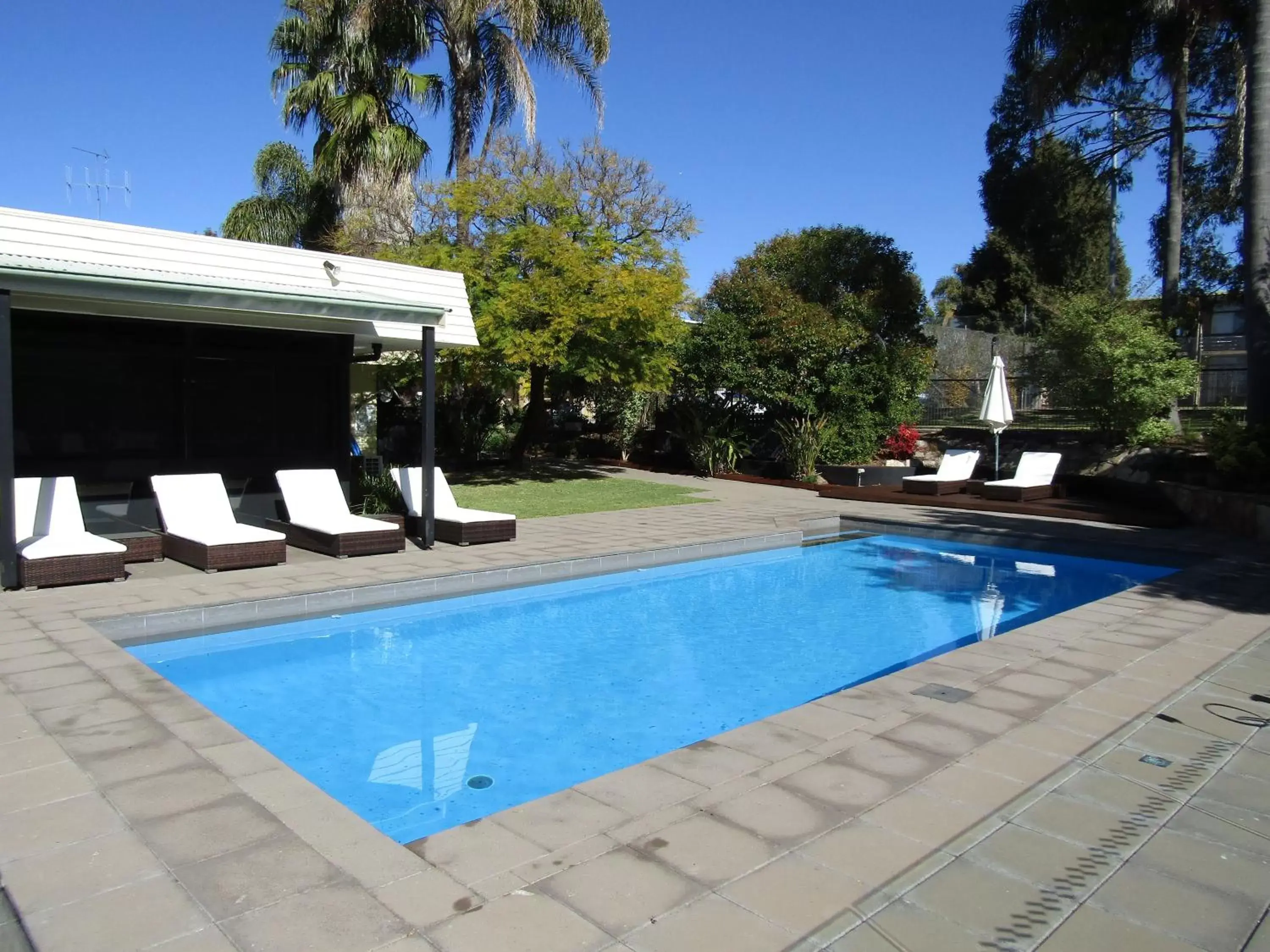 Swimming pool in Quality Inn Dubbo International Swimming pool in Quality Inn Dubbo International