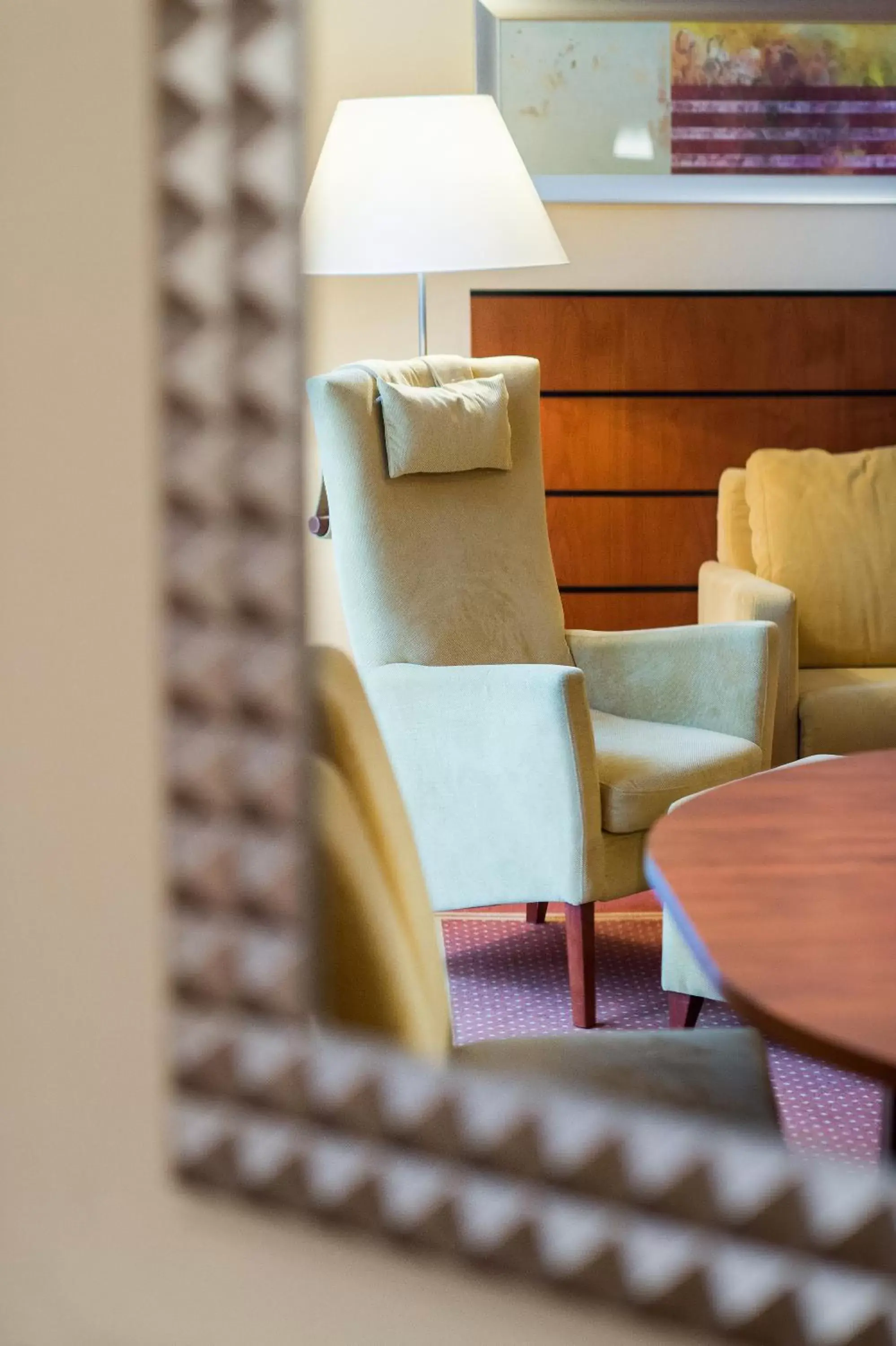 Photo of the whole room, Seating Area in Hotel Fulda Mitte