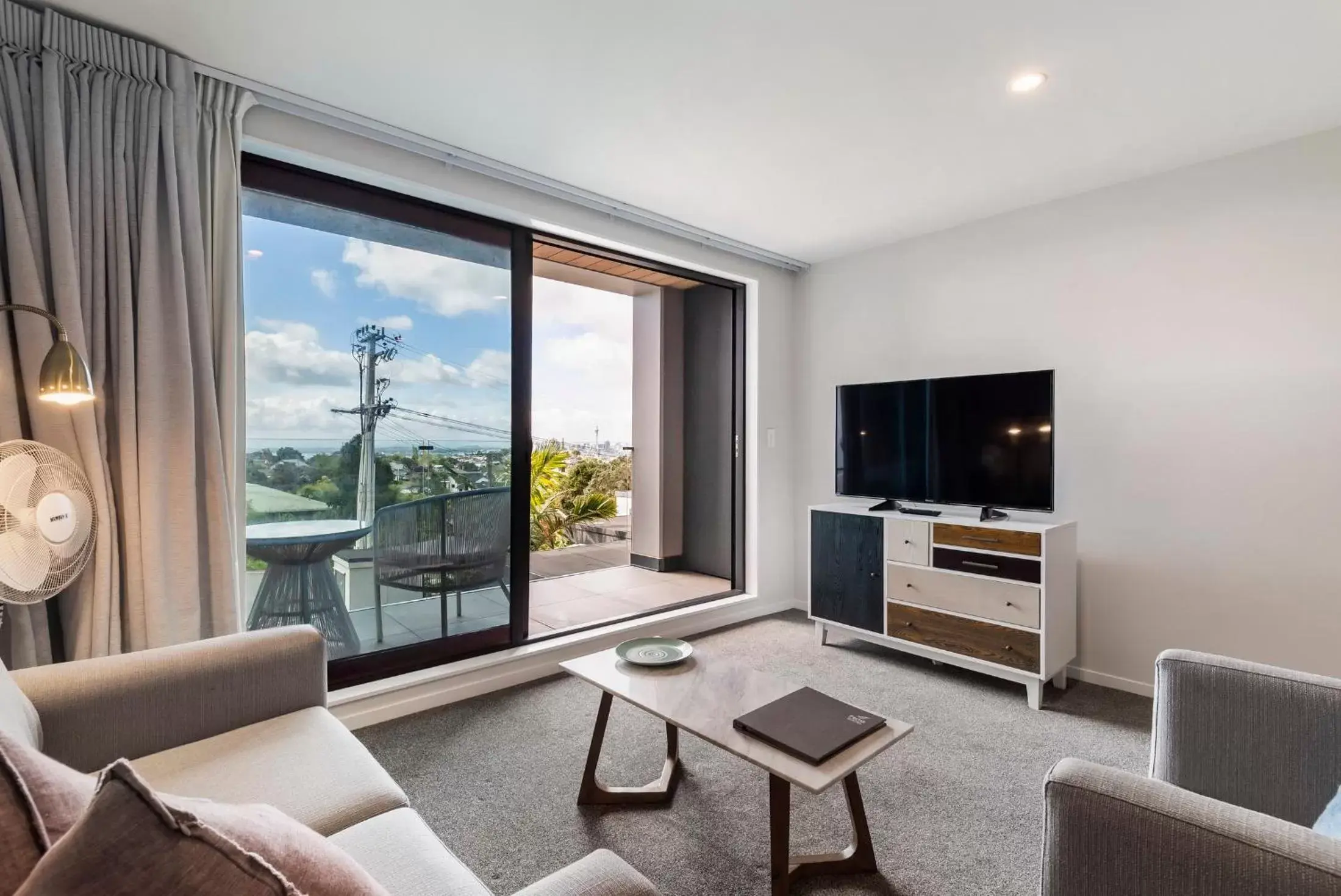 Living room, Seating Area in FERNZ Motel & Apartments Birkenhead