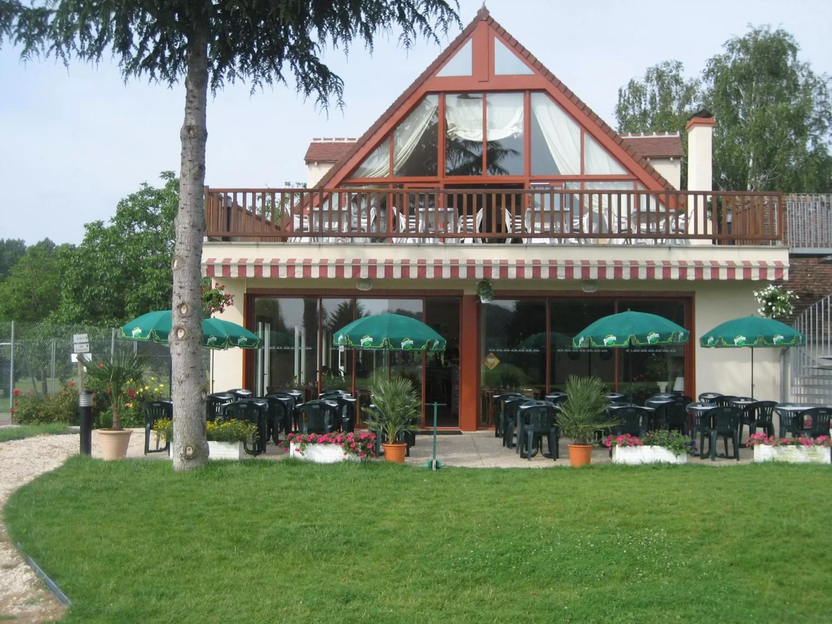 Property Building in Golf Hotel de la Carte