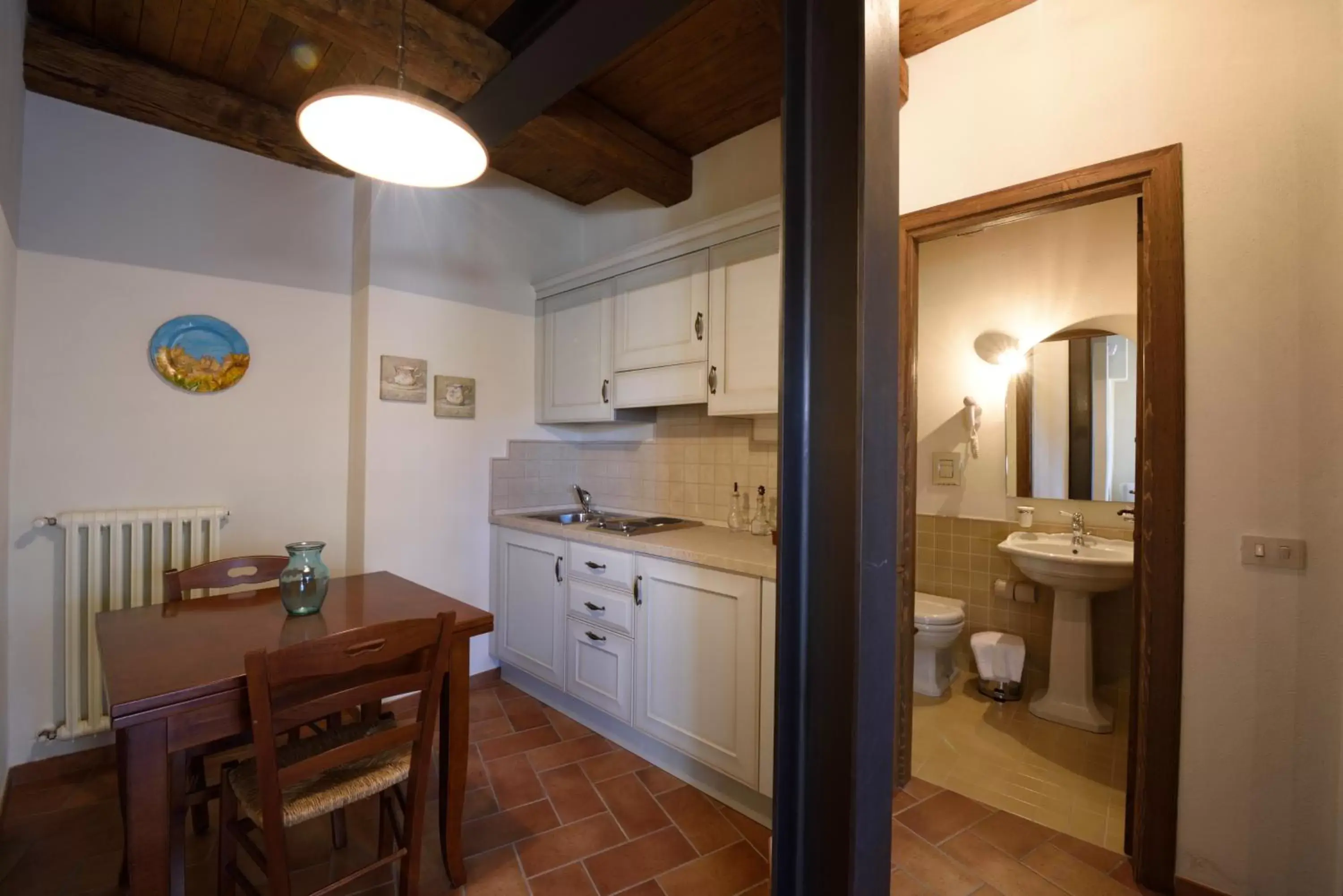 Bathroom, Kitchen/Kitchenette in Borgotufi Albergo Diffuso