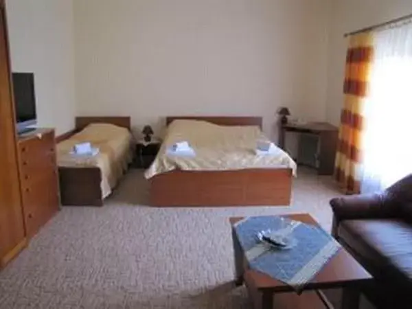 Quadruple Room in Hotel Zamek Karnity Quadruple Room in Hotel Zamek Karnity