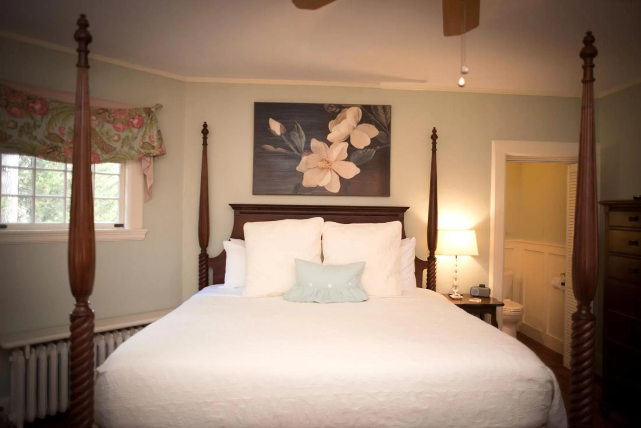 Bedroom, Bed in Pinecrest Bed & Breakfast