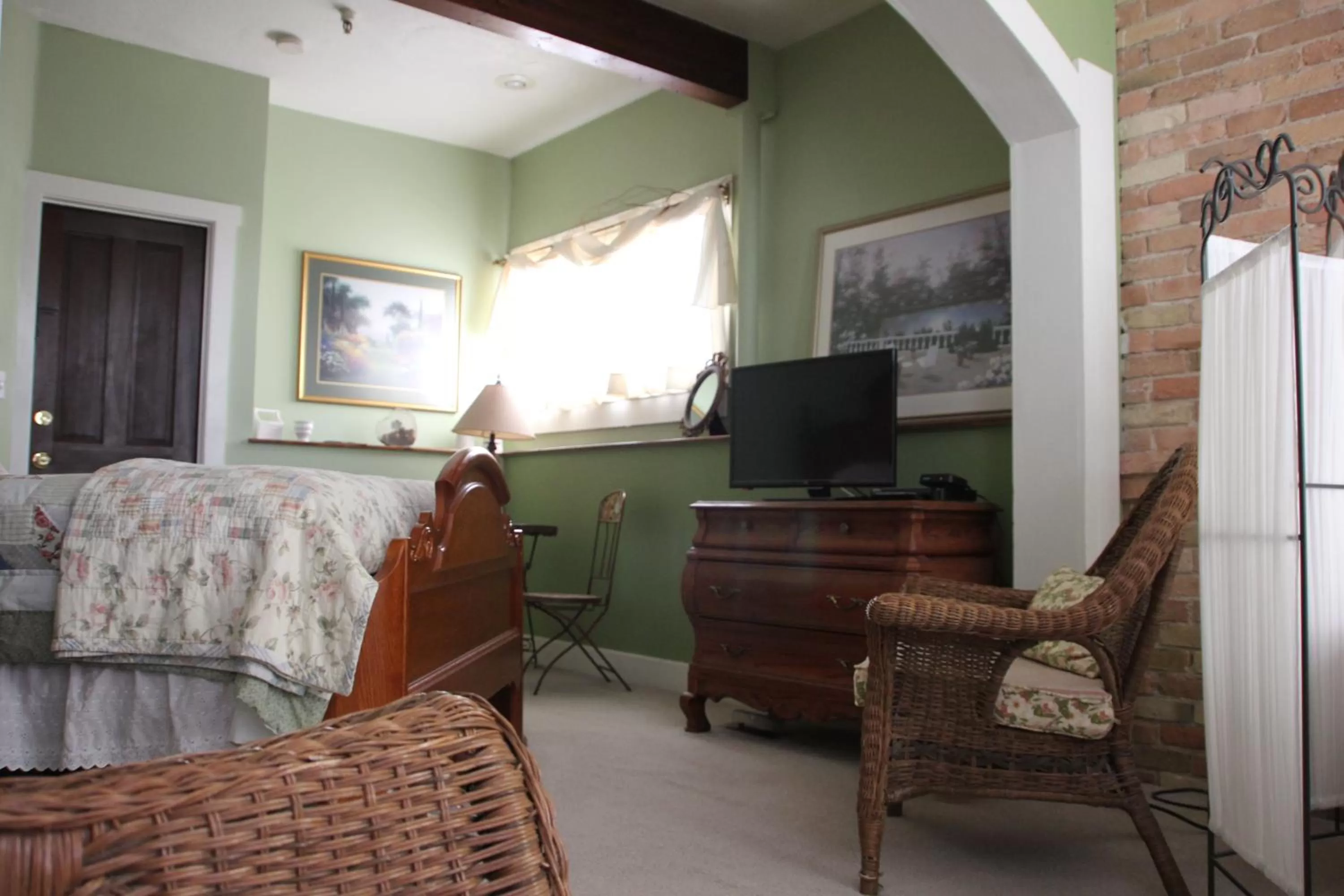 Photo of the whole room, Seating Area in Hines Mansion