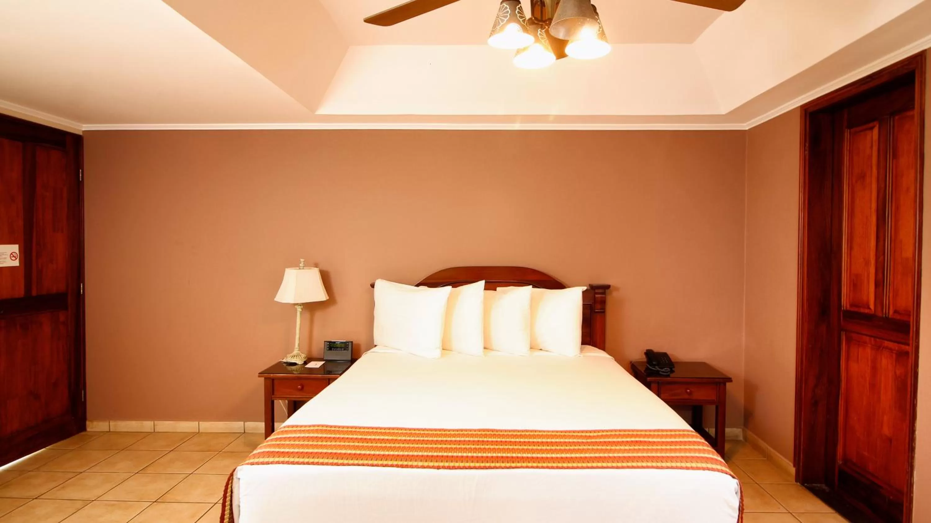 Photo of the whole room, Bed in La Riviera Hotel