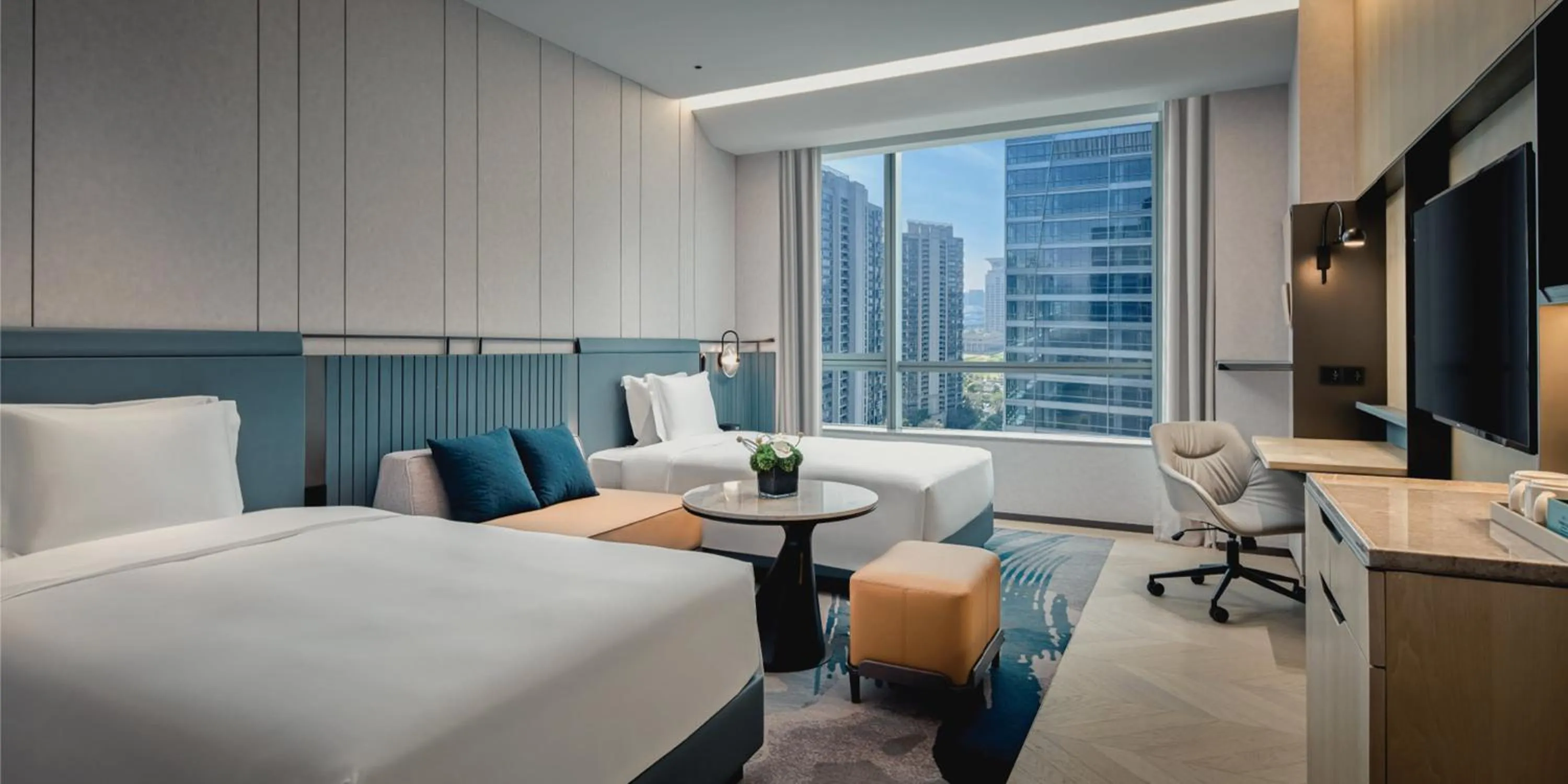 Photo of the whole room, Bed in Crowne Plaza Hangzhou Riverside by IHG