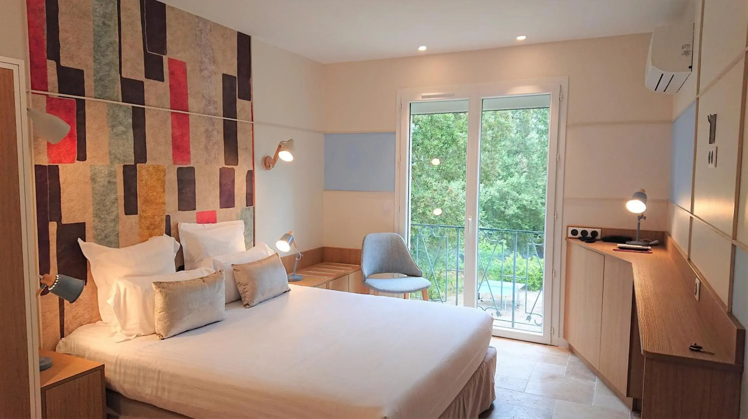 Garden, Bed in Hôtel The Originals Résidence de Rohan (EX RELAIS DU SILENCE) Garden, Bed in Hôtel The Originals Résidence de Rohan (EX RELAIS DU SILENCE)