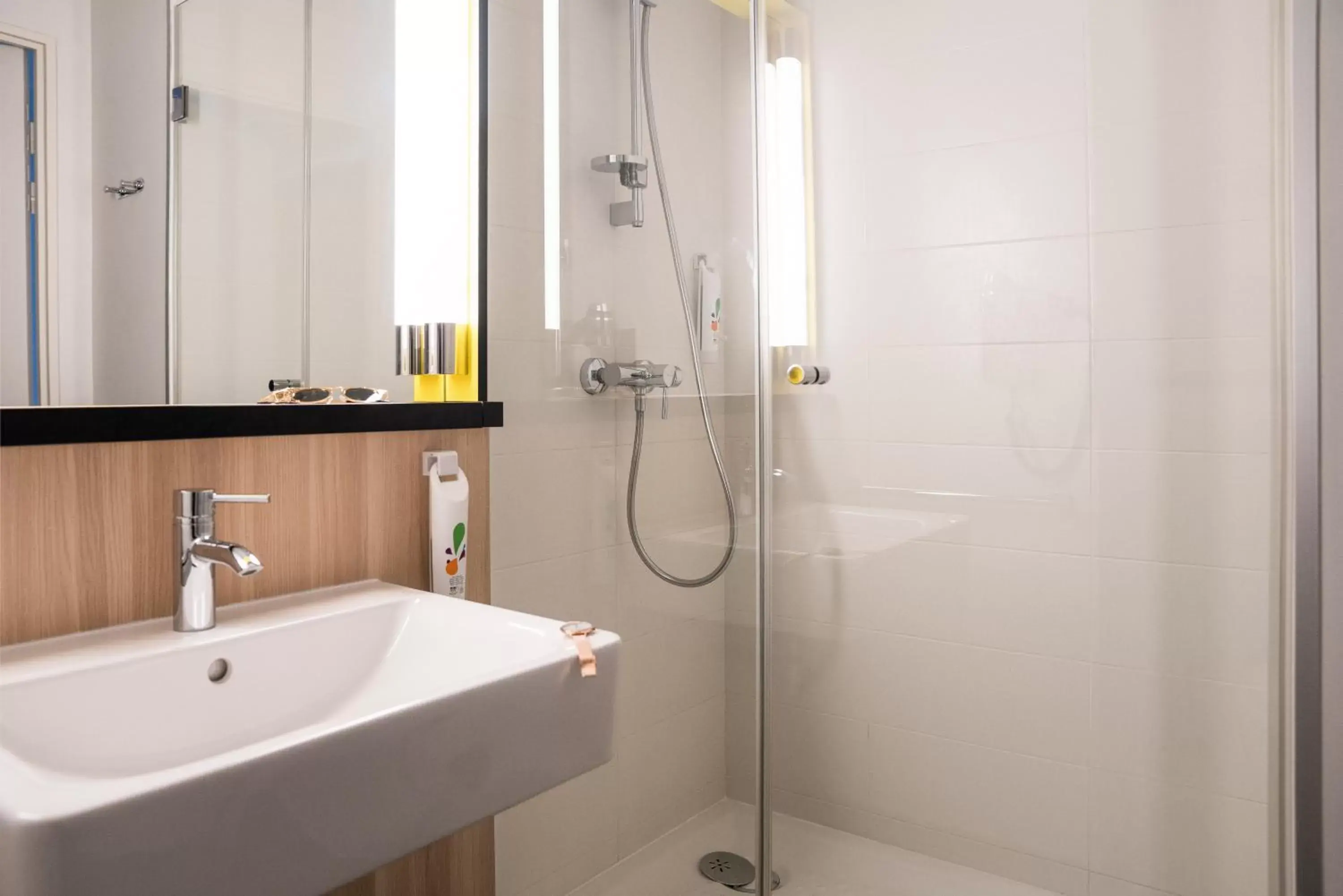 Shower, Bathroom in ibis Lille Centre Gares