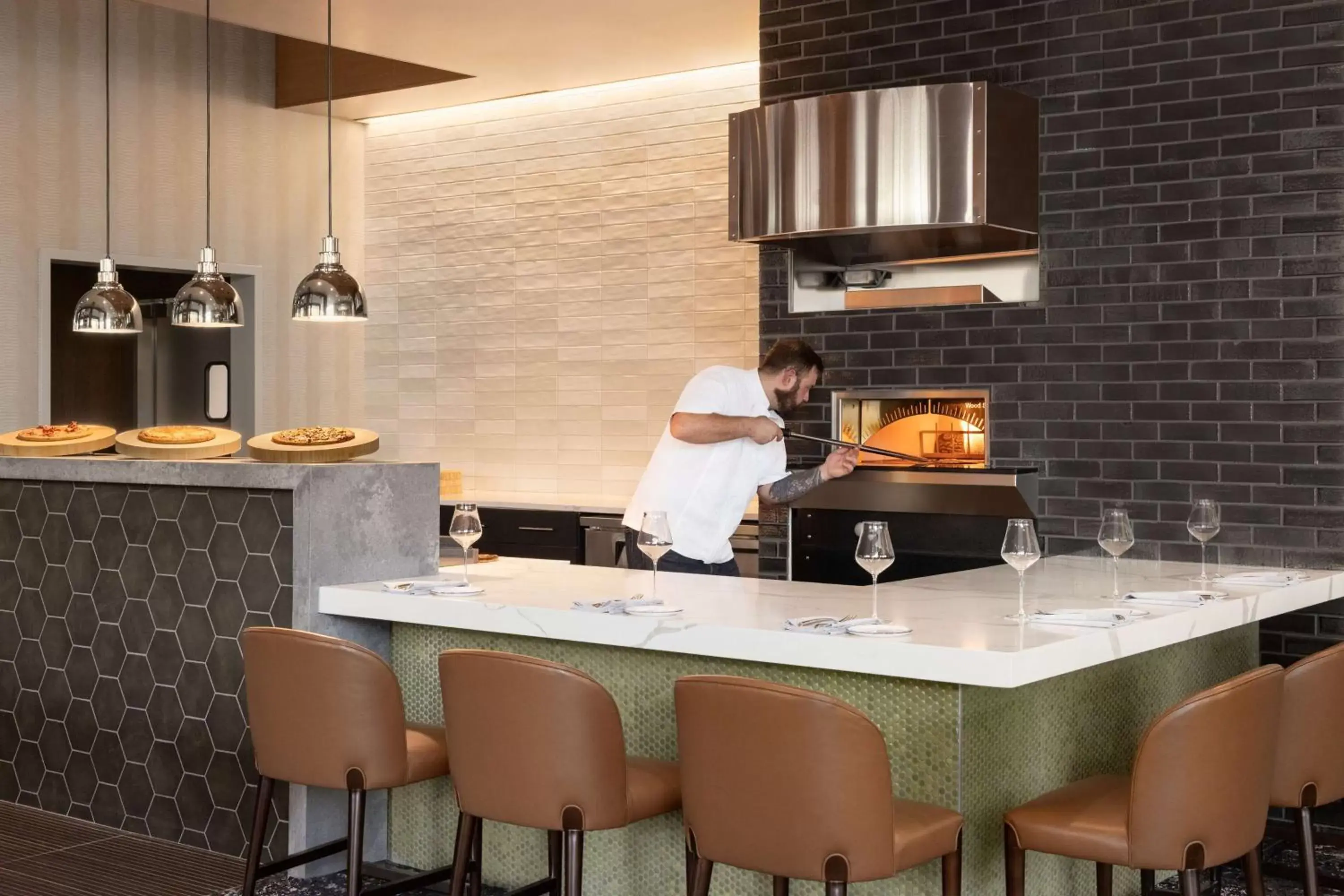 Restaurant/places to eat, Kitchen/Kitchenette in Hilton Alpharetta Atlanta