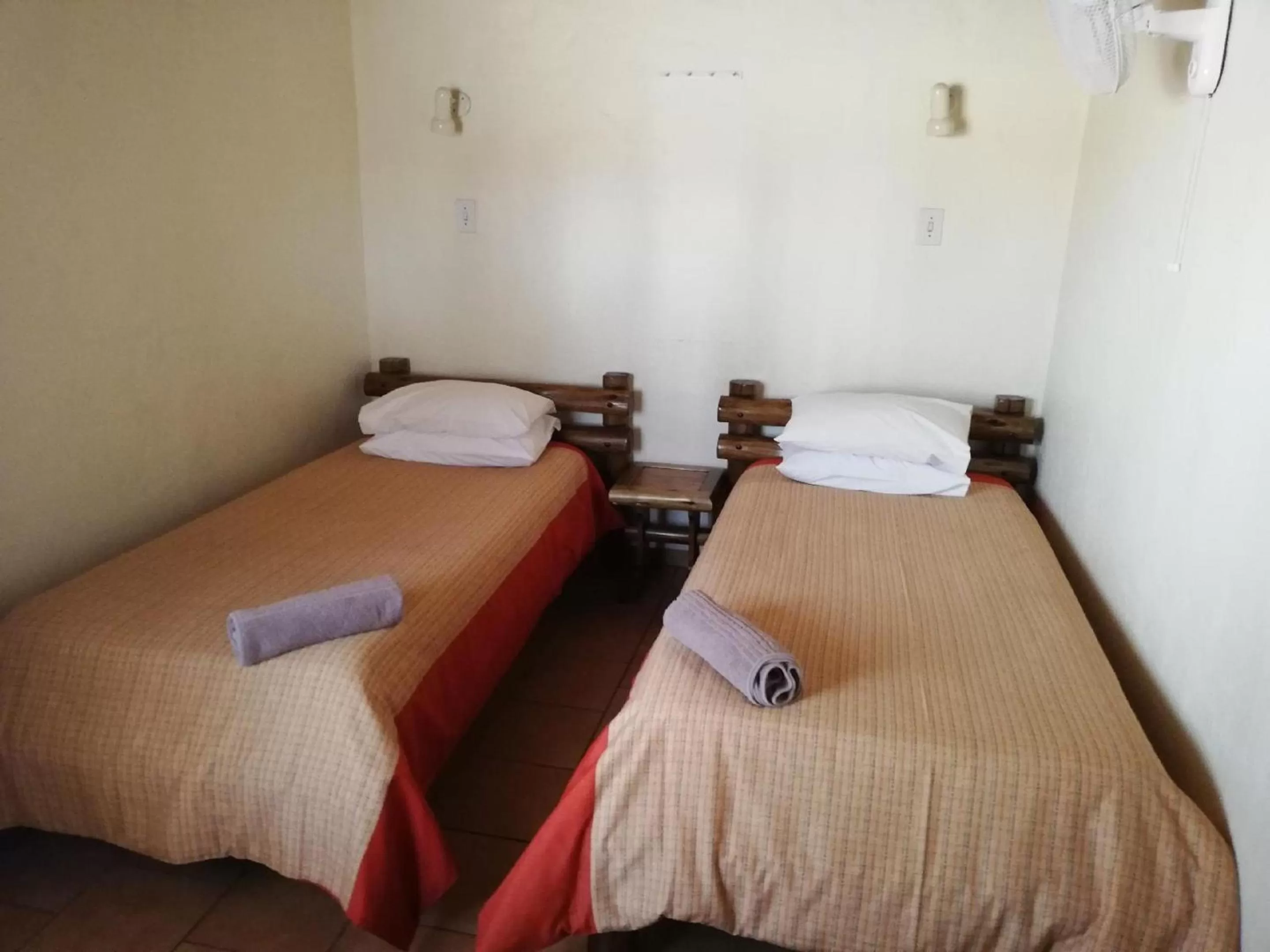 4 Sleeper Rondavel 3* (1 twin room) in ATKV Buffelspoort