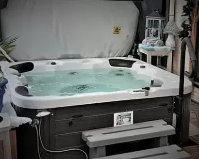 Hot Tub in Naturistenlogement Wellness & Beauty