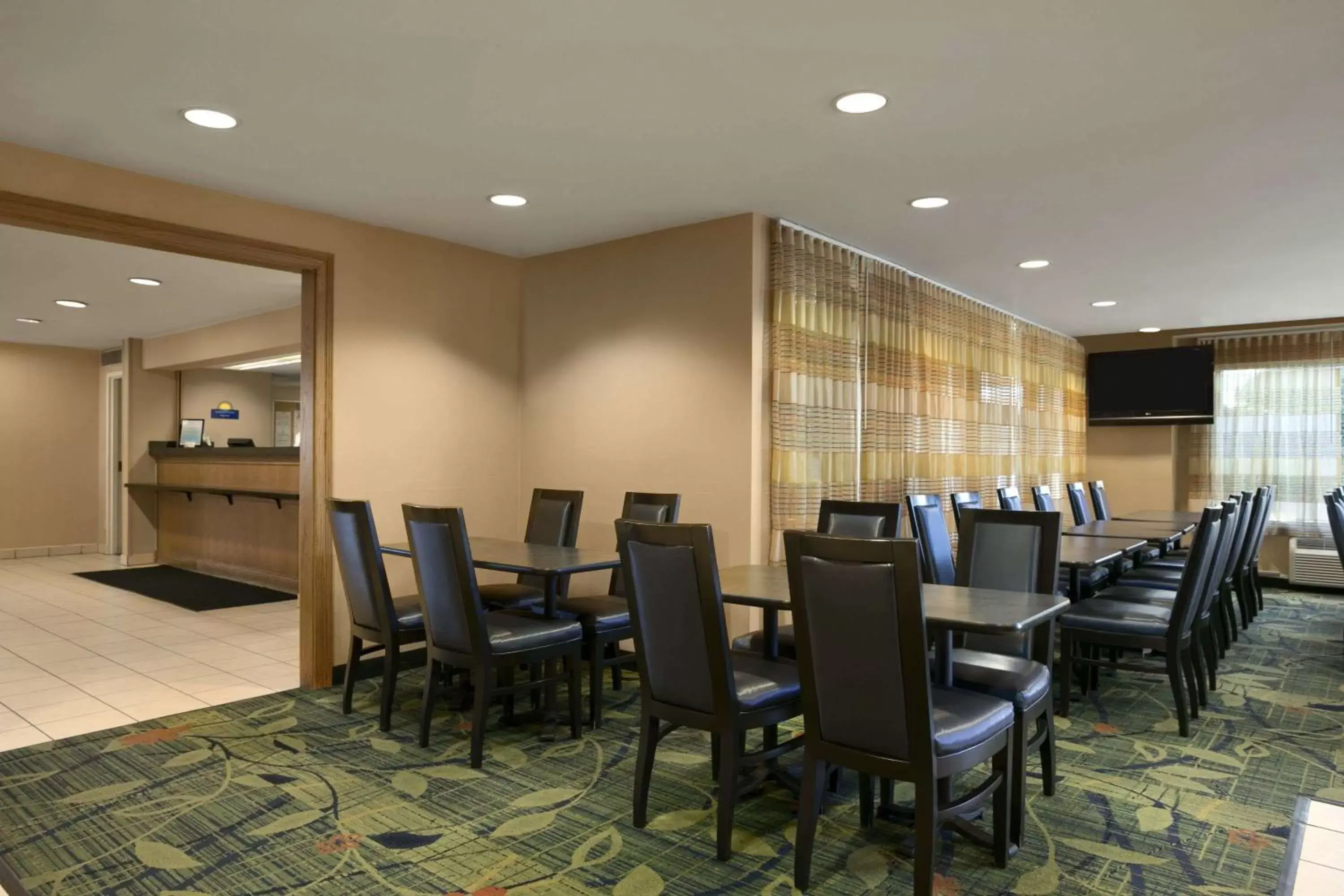 Restaurant/places to eat in Days Inn by Wyndham Chattanooga/Hamilton Place