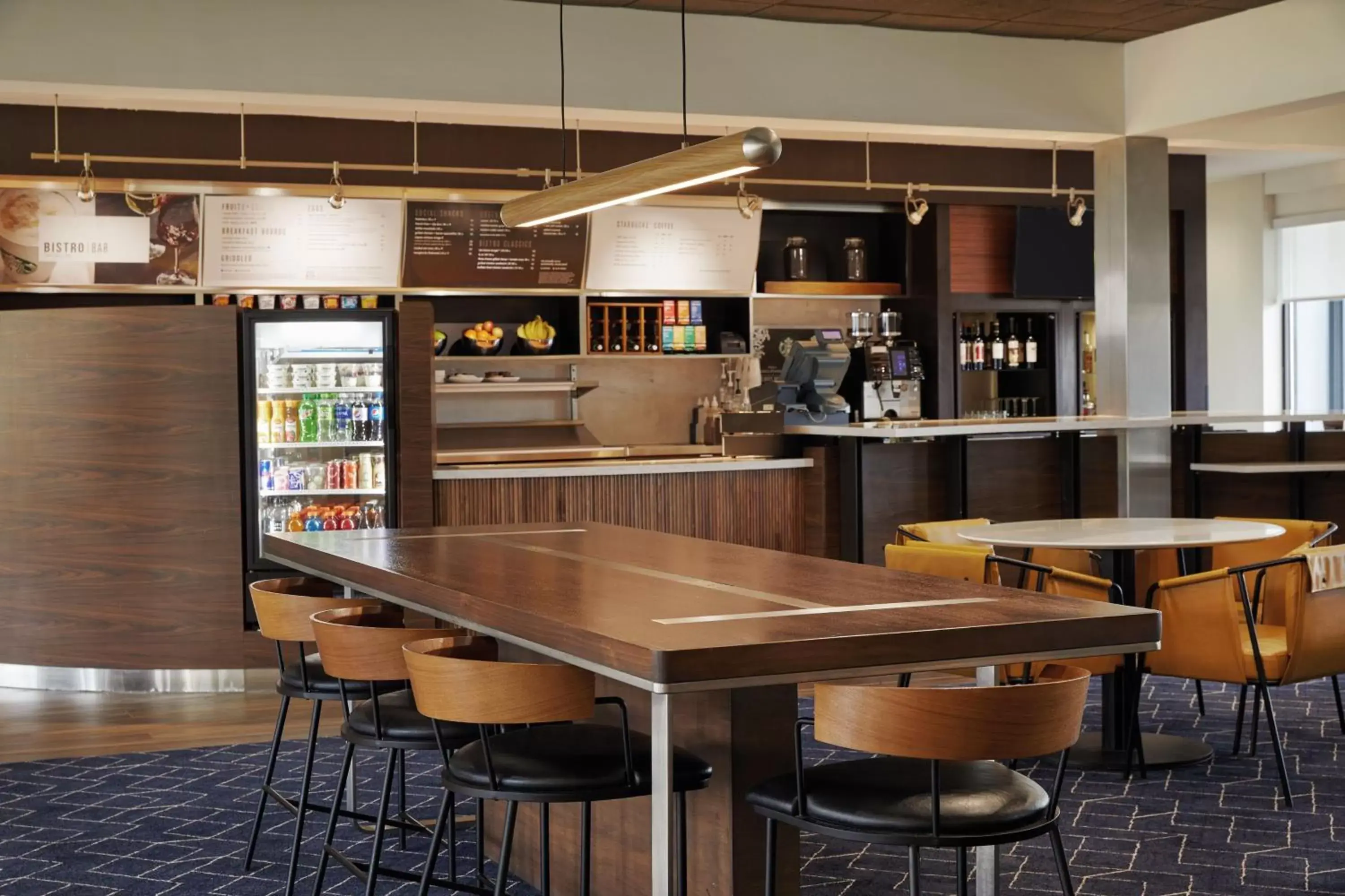Restaurant/places to eat, Lounge/Bar in Courtyard by Marriott St. Louis Downtown West