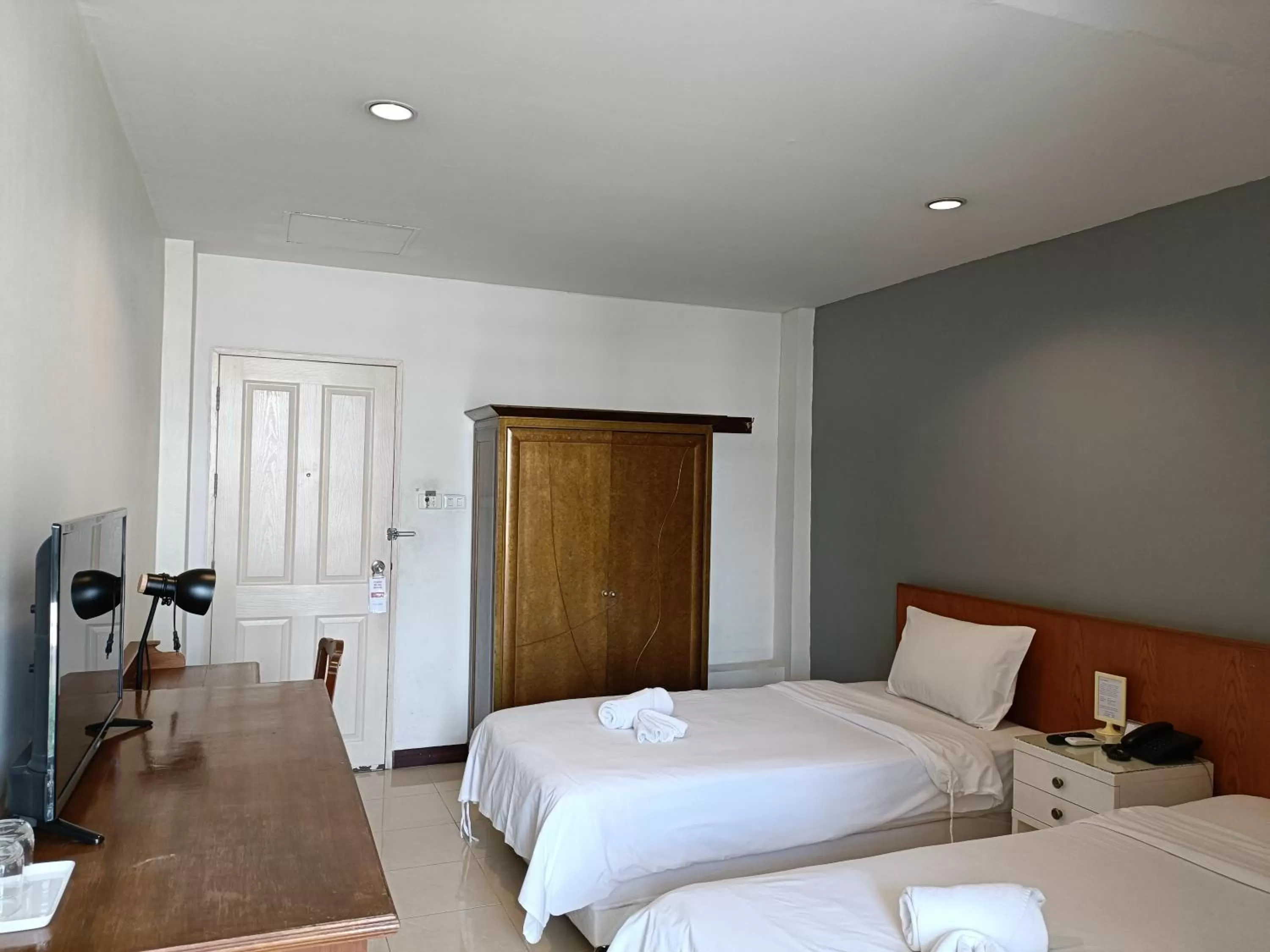 Bed in JL Bangkok Hotel