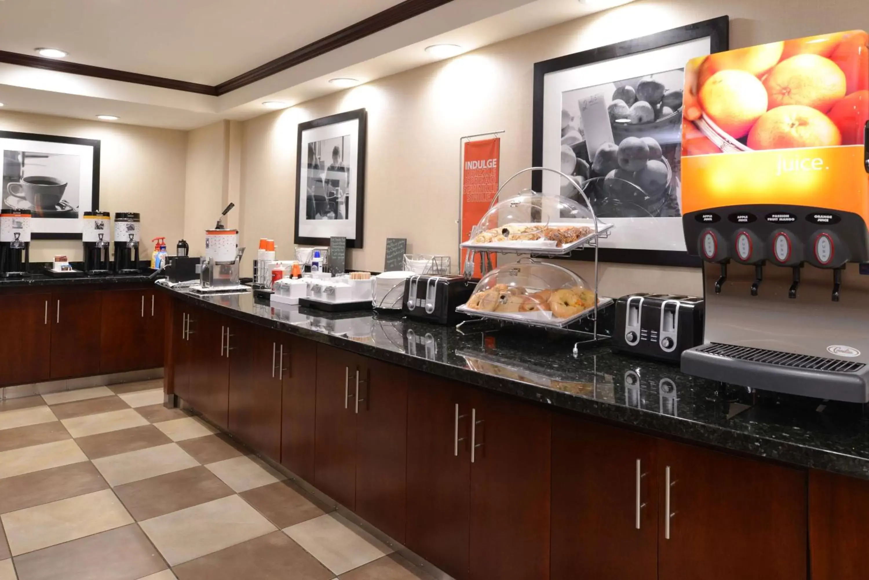 Dining area, Food in Hampton Inn Alpine