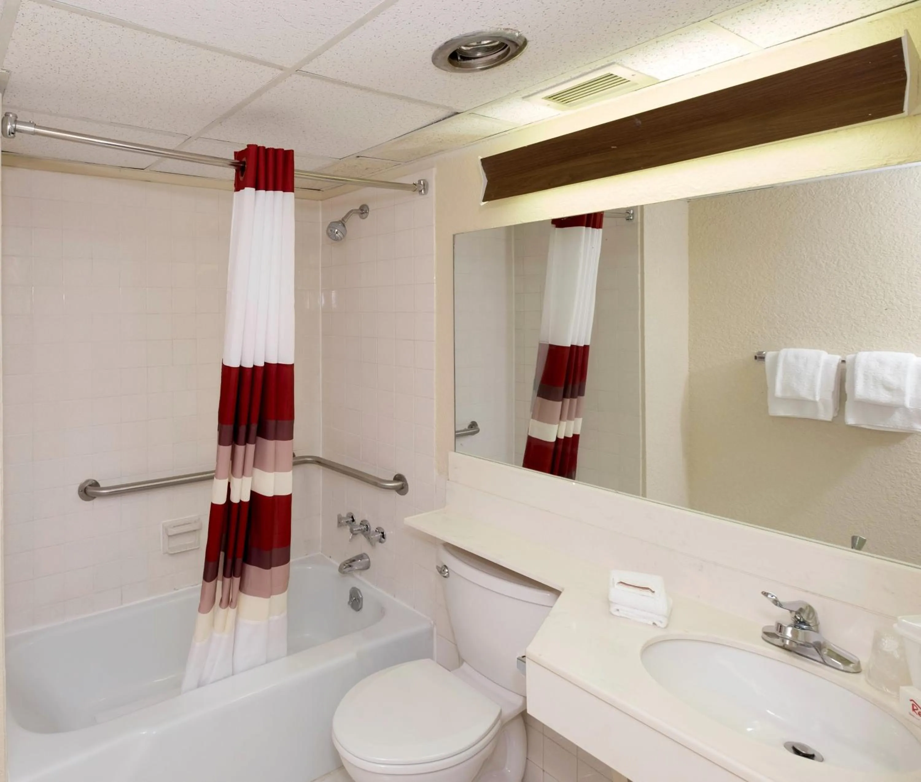 Bathroom in Red Roof Inn Williamsport, PA