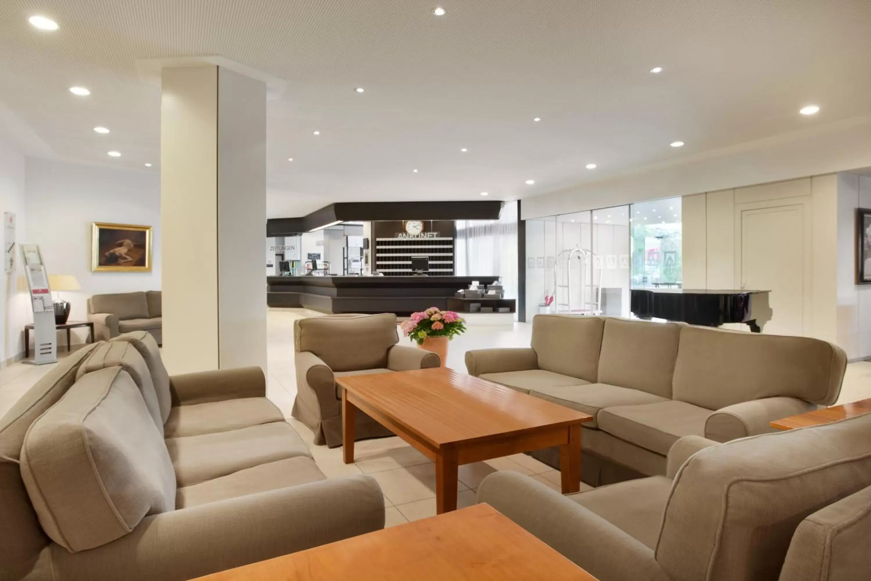 Lobby or reception, Seating Area in Ramada Nuernberg Parkhotel