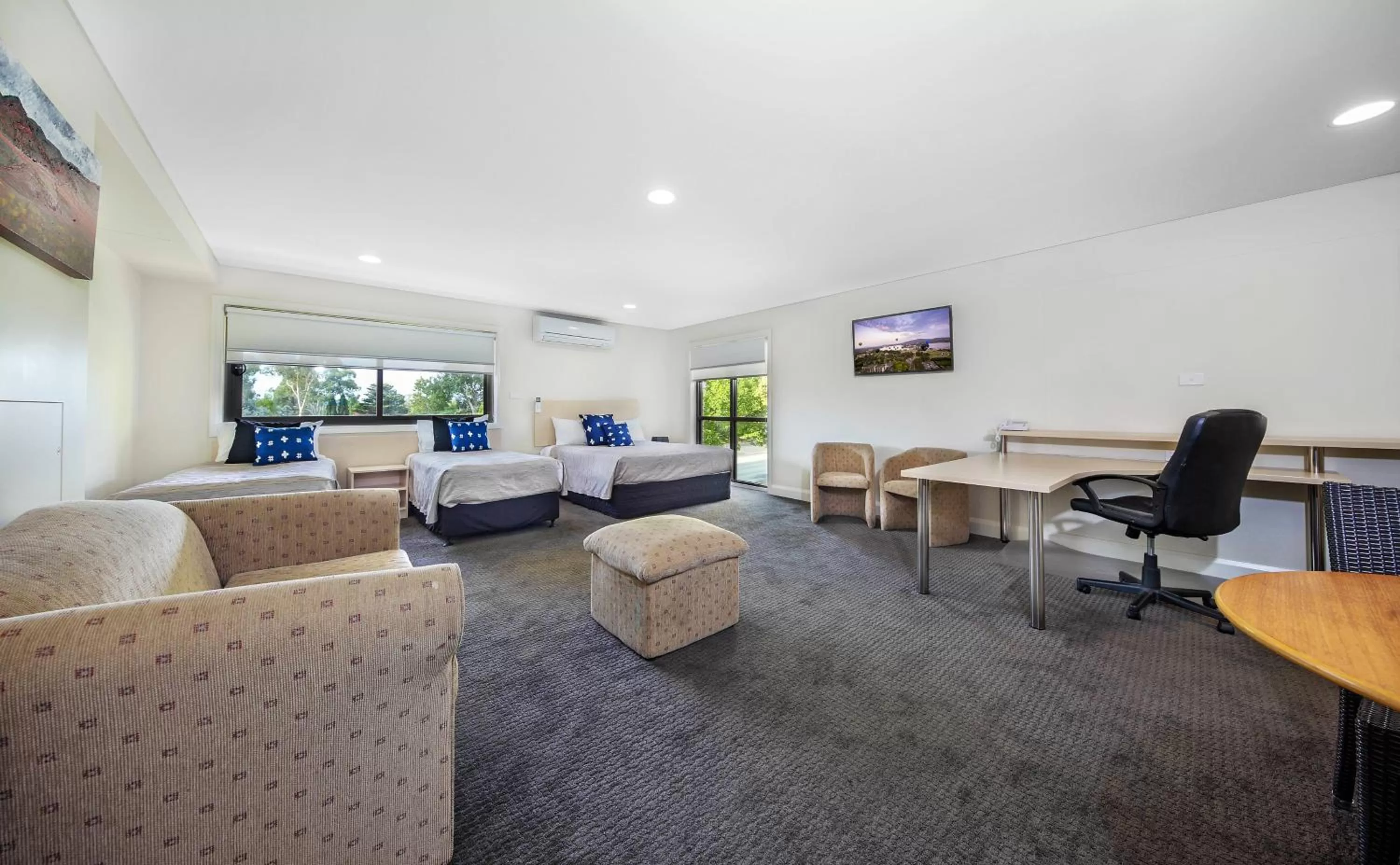 Belconnen Way Hotel & Serviced Apartments