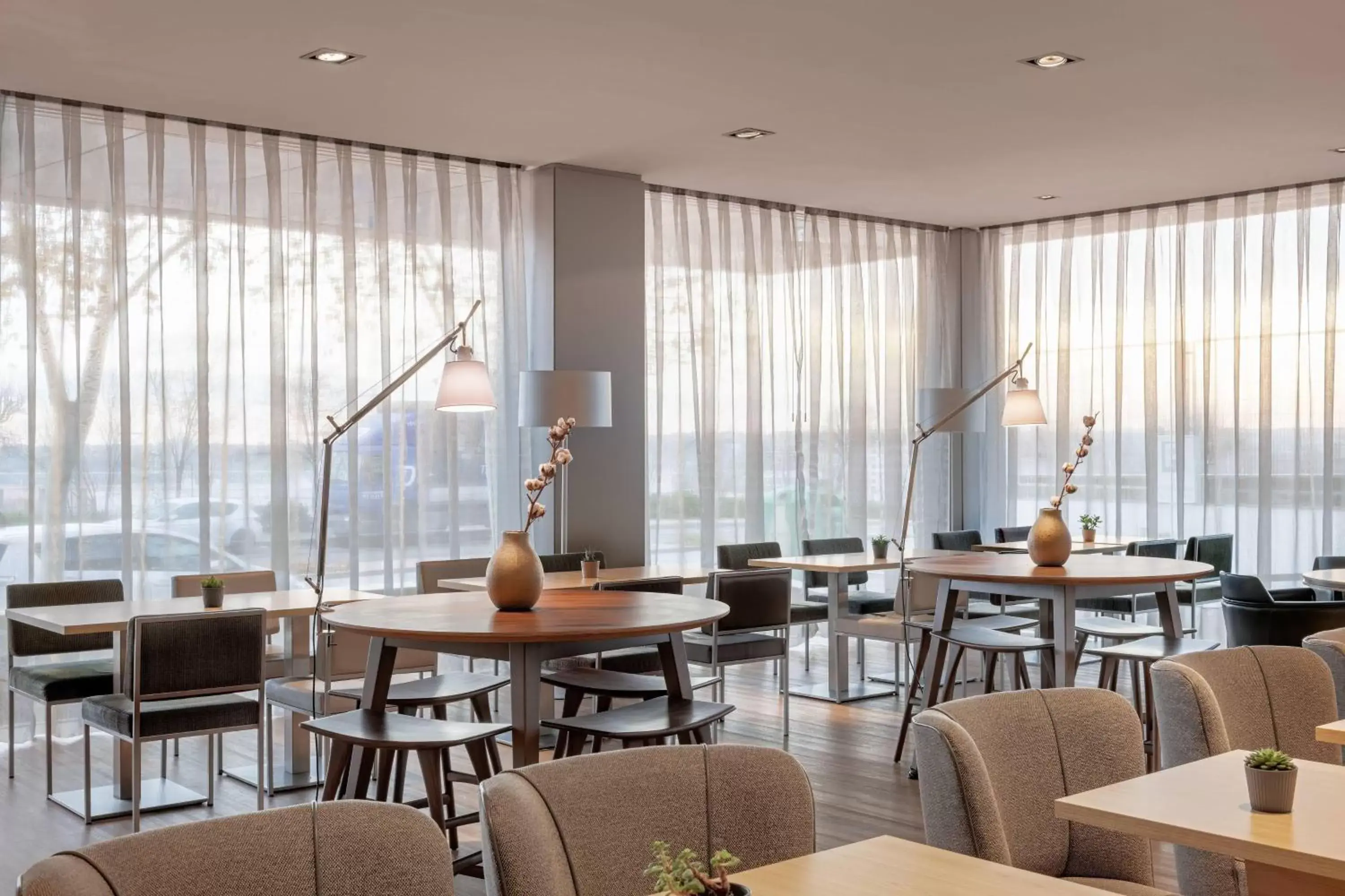 Lounge or bar, Restaurant/Places to Eat in AC Hotel San Sebastián de los Reyes by Marriott