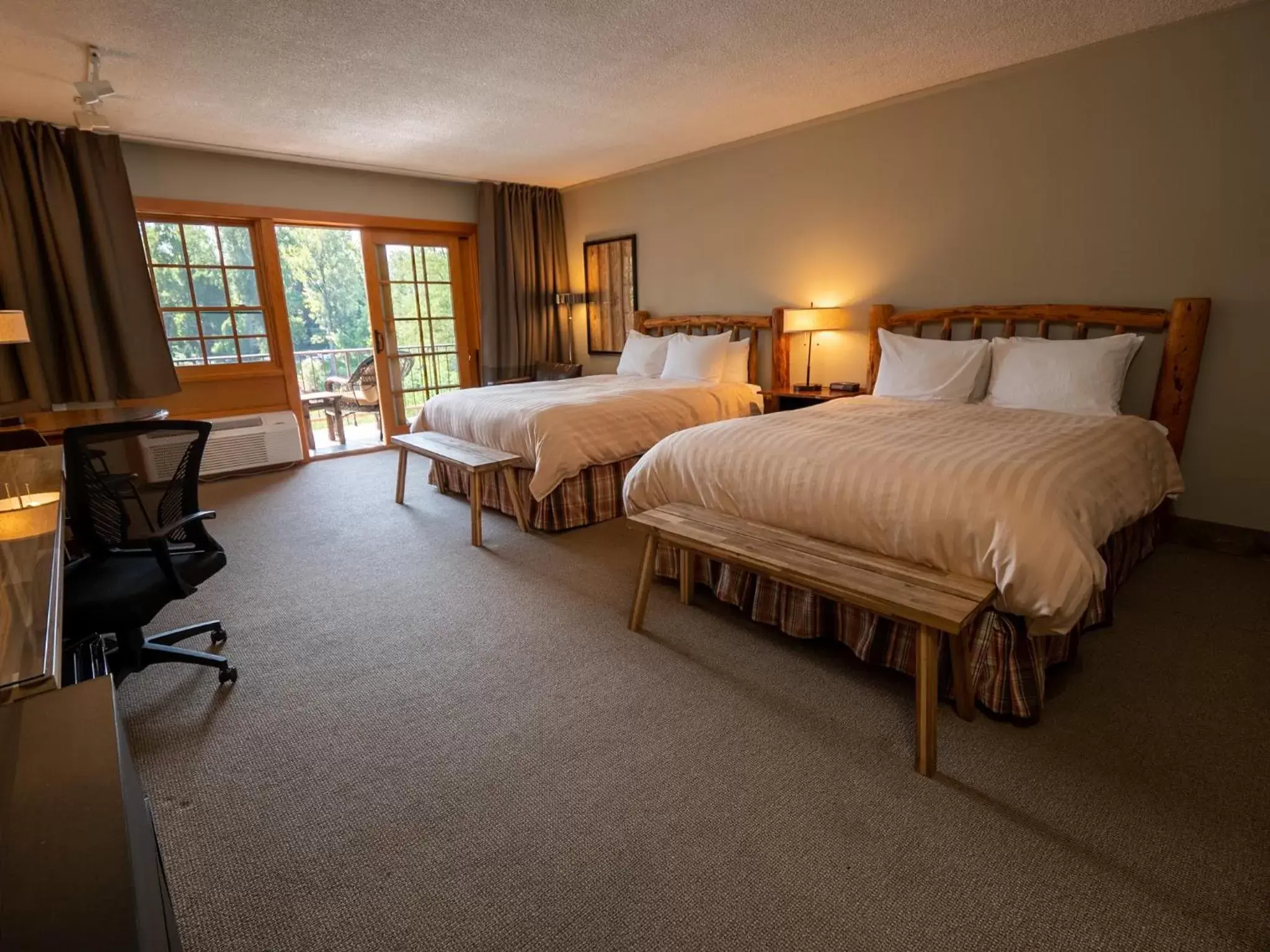 Photo of the whole room, Bed in The Lodge at Riverside Photo of the whole room, Bed in The Lodge at Riverside