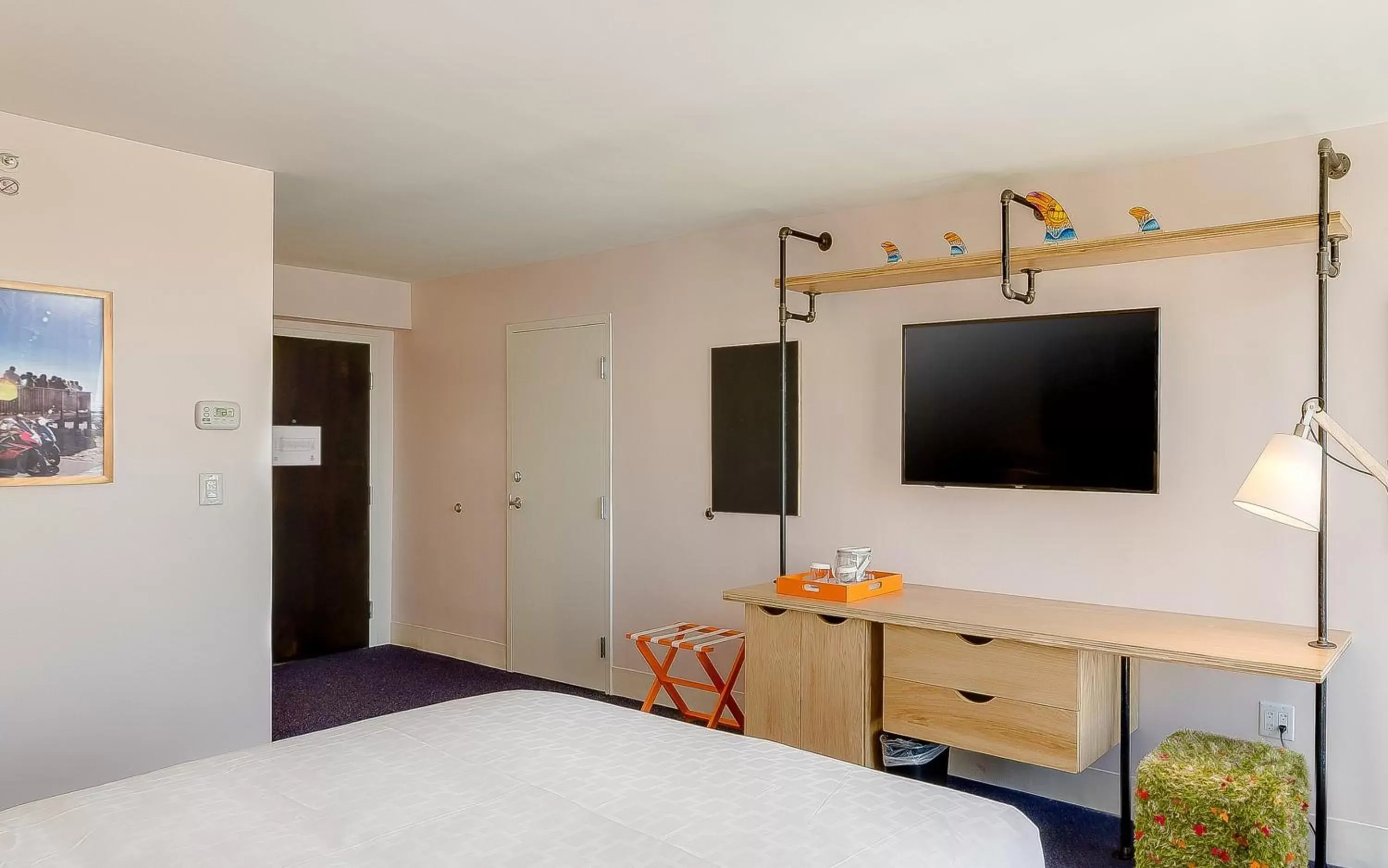 Bedroom, TV/Entertainment Center in Plunge Beach Resort